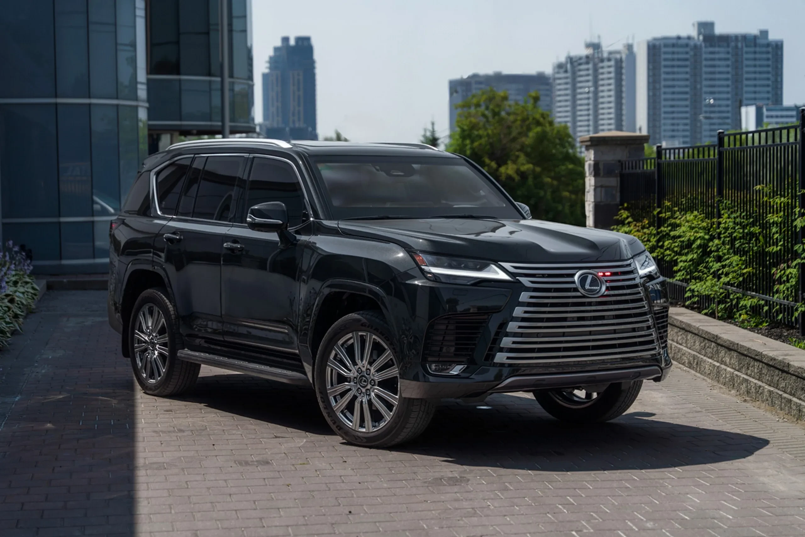'Siêu SUV' Lexus 700h chống đạn dành cho chủ tịch