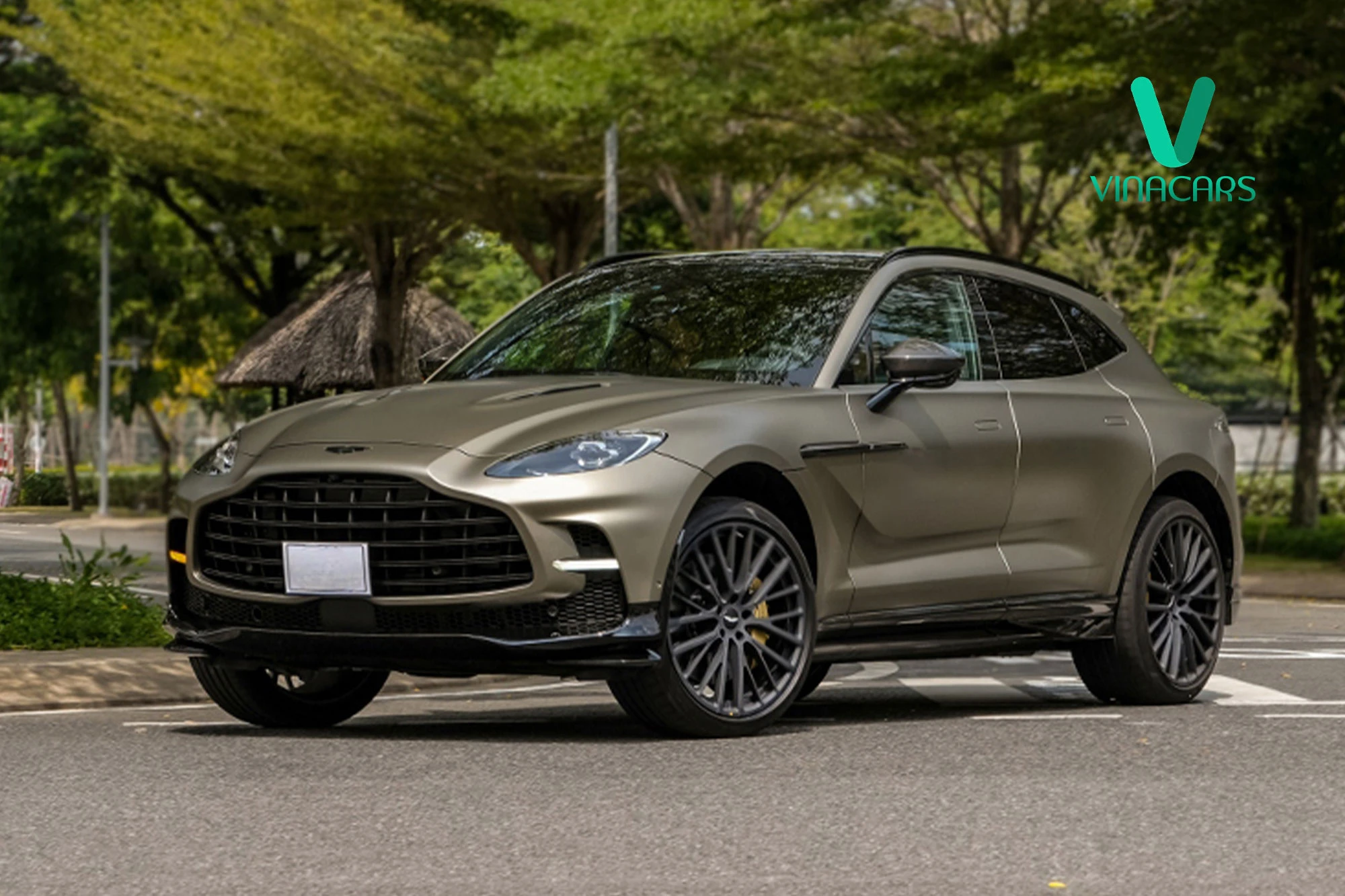 Aston Martin DBX 707 2024