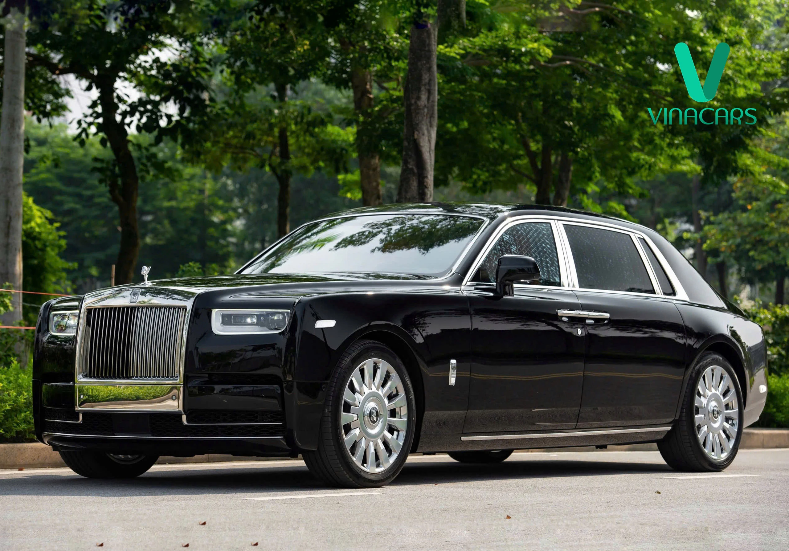 Rolls Royce Phantom VIII EWB 2024