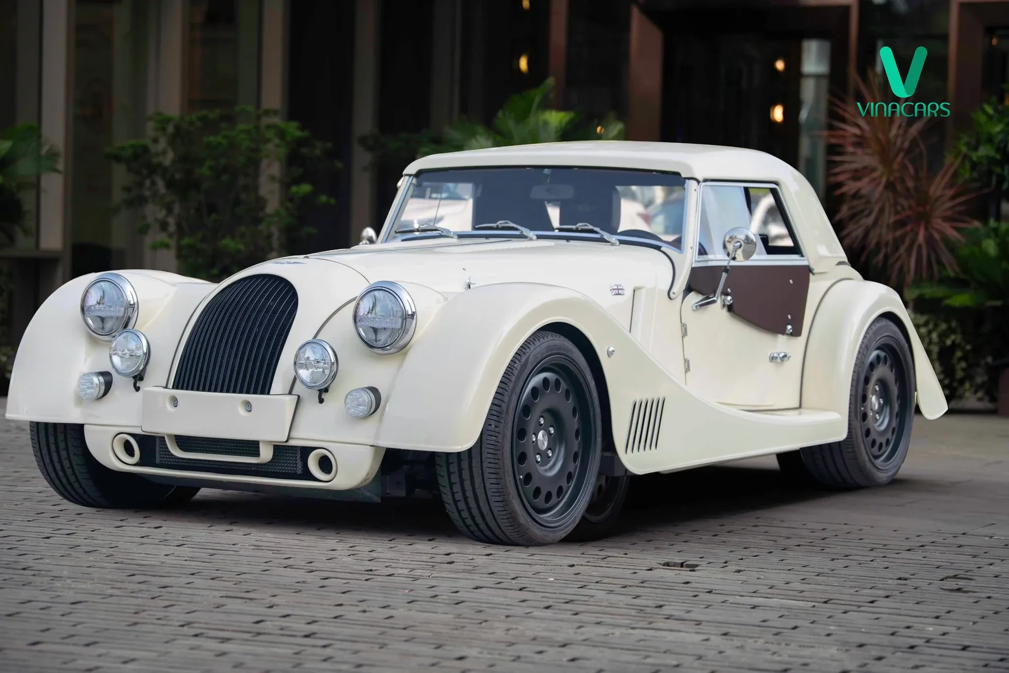 Morgan Plus Six AT 2025