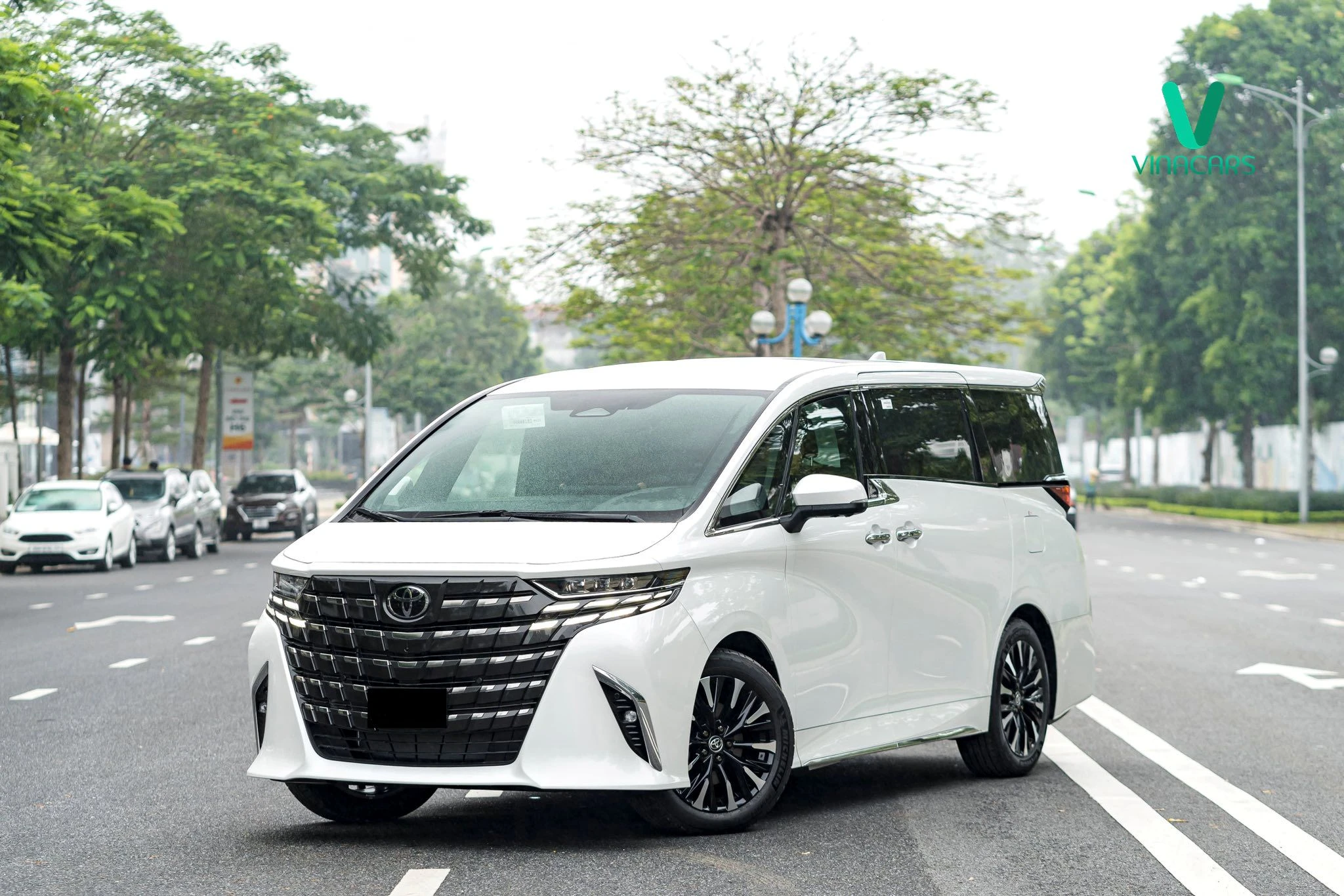 Toyota Alphard HEV 2025