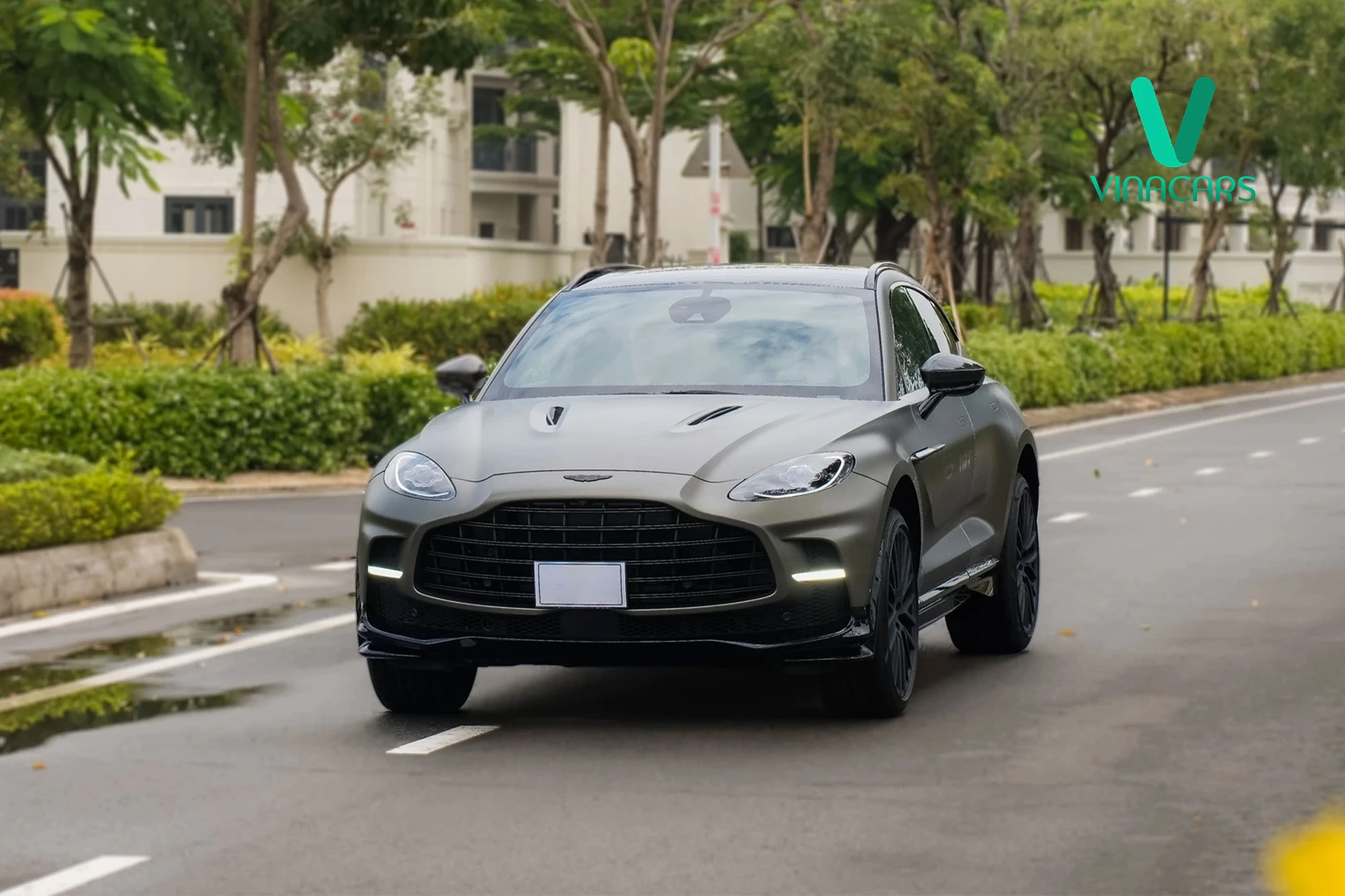 Aston Martin DBX 707 2024