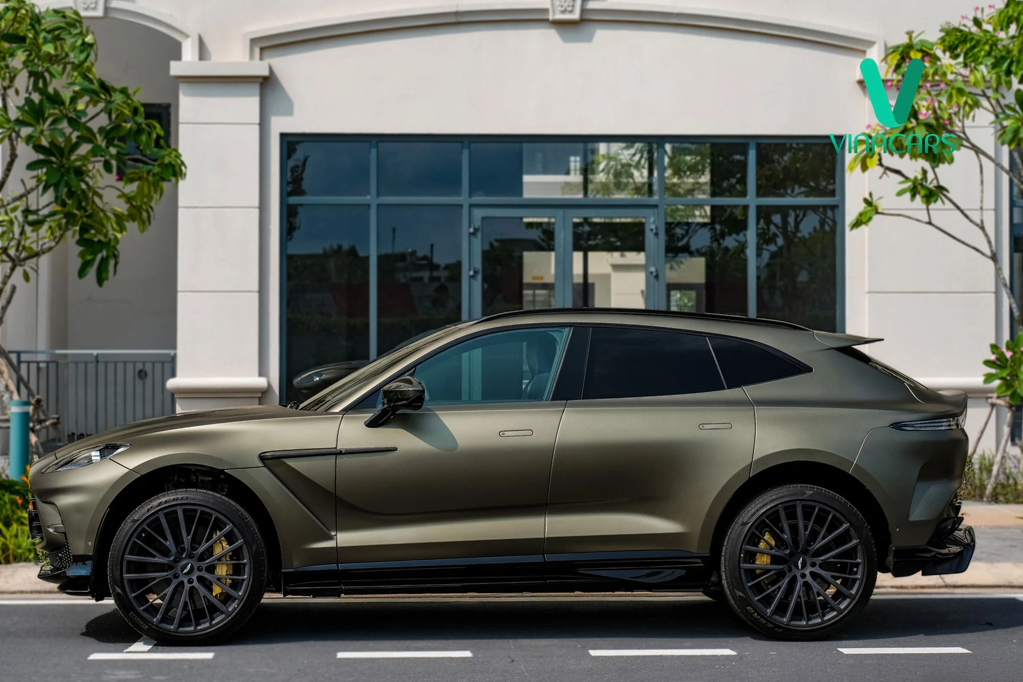 Aston Martin DBX 707 2024