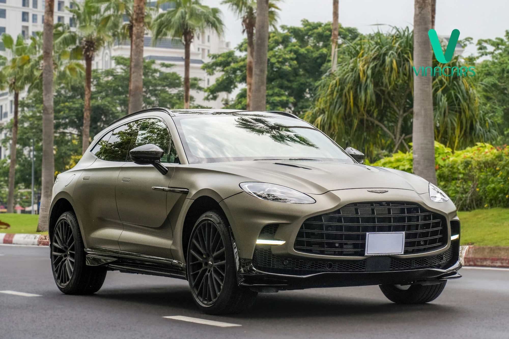 Aston Martin DBX 707 2024