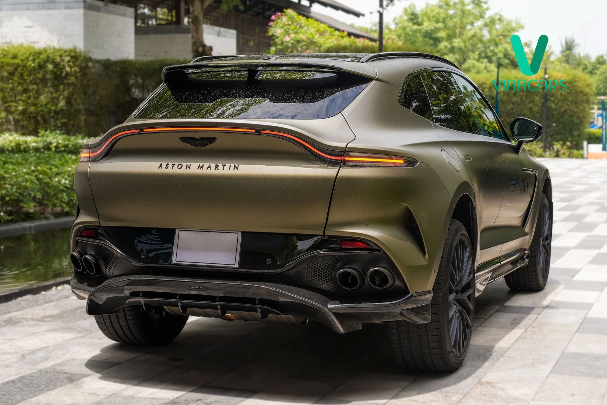 Aston Martin DBX 707 2024