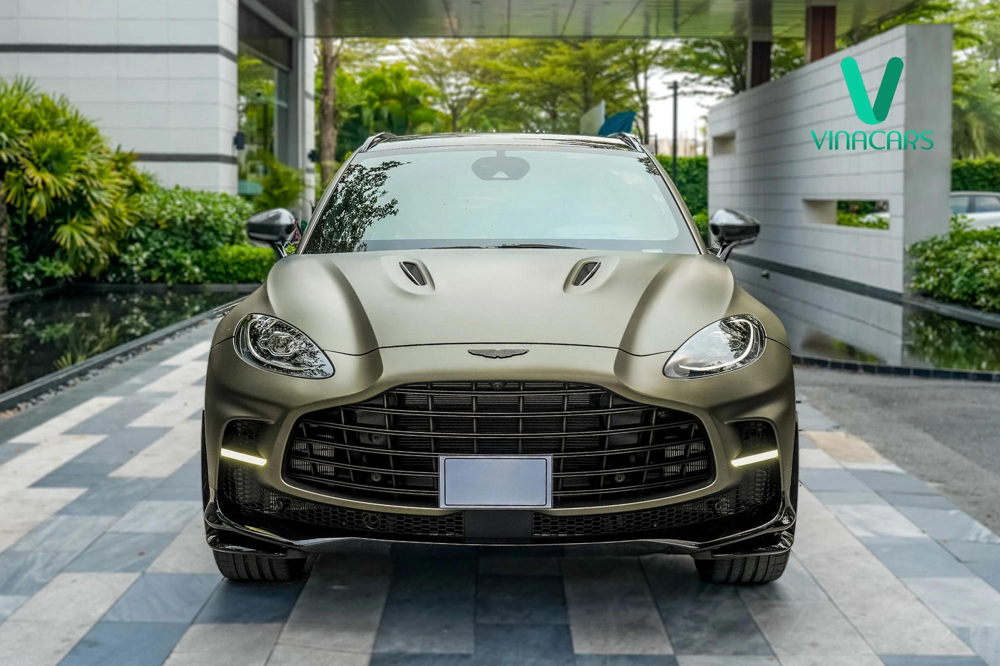 Aston Martin DBX 707 2024