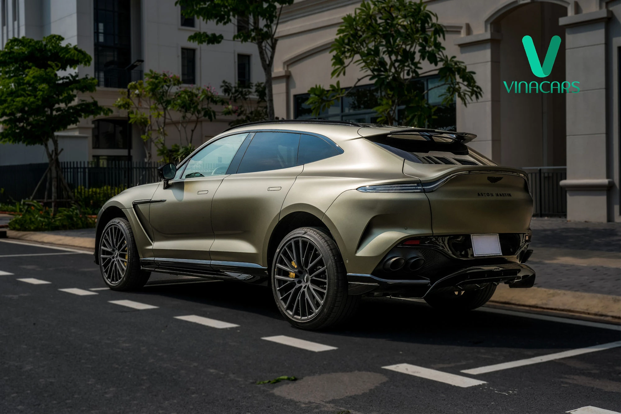 Aston Martin DBX 707 2024