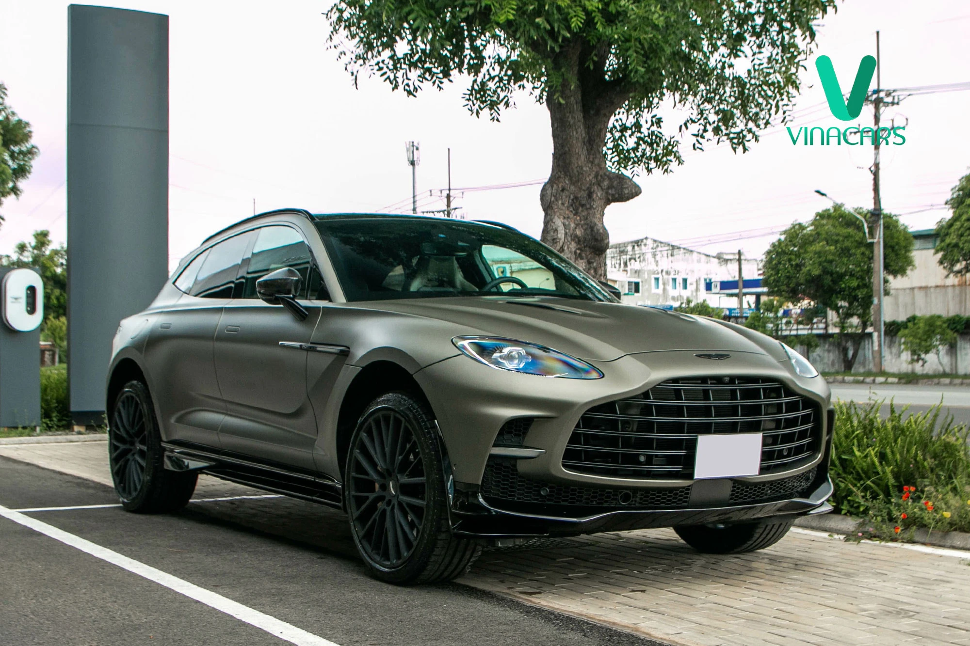 Aston Martin DBX 707 2024