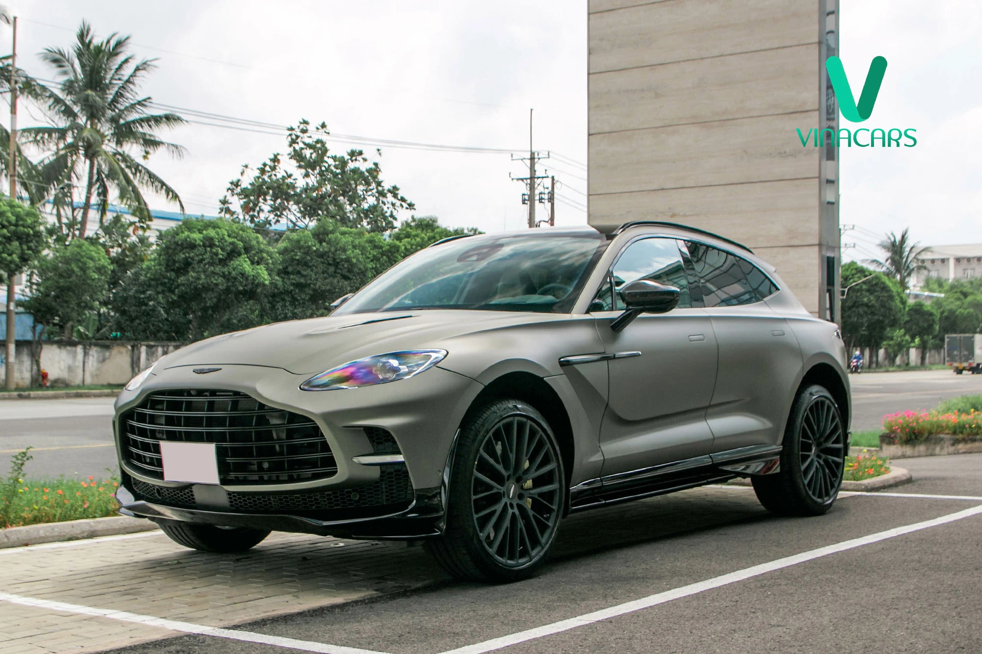 Aston Martin DBX 707 2024