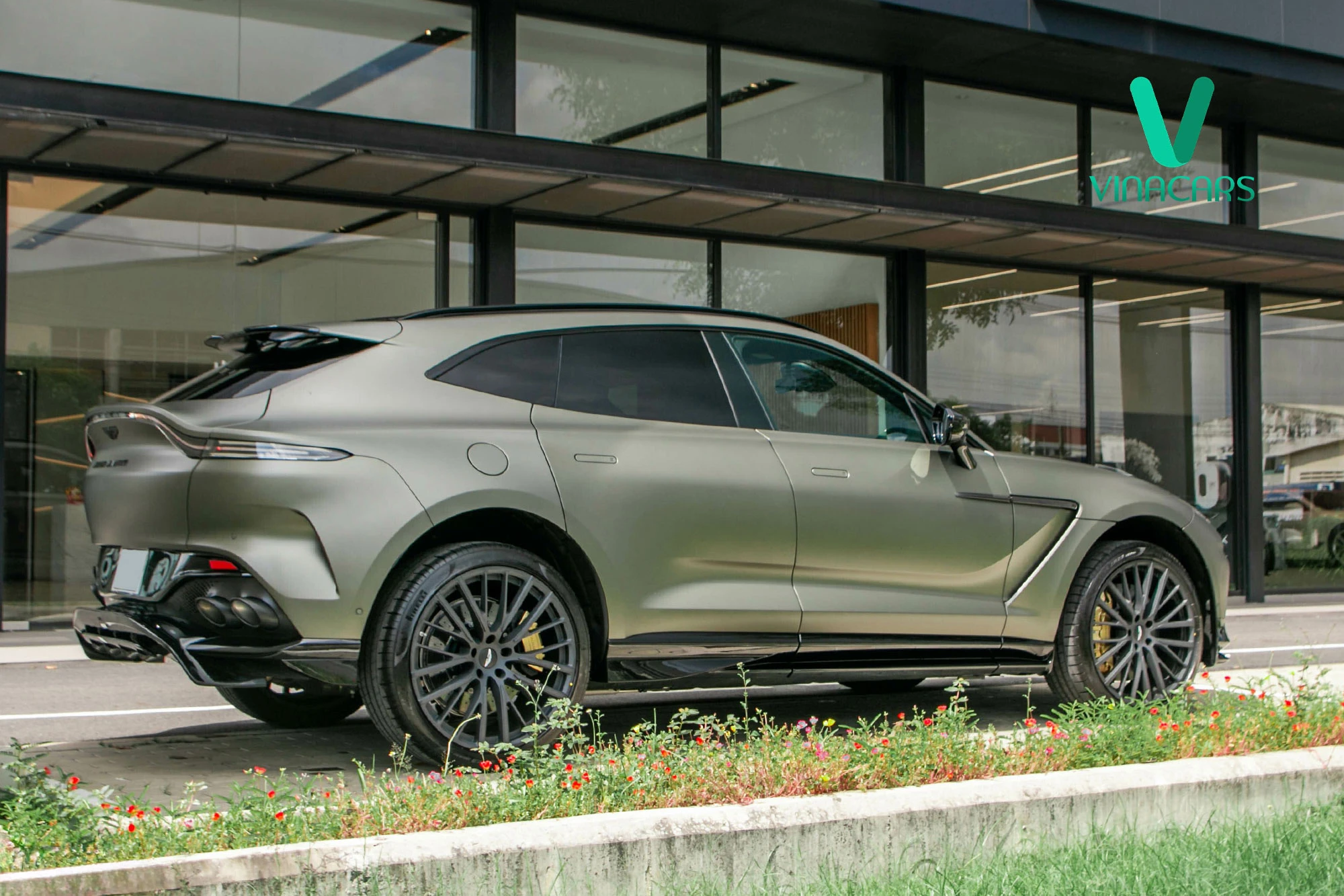 Aston Martin DBX 707 2024