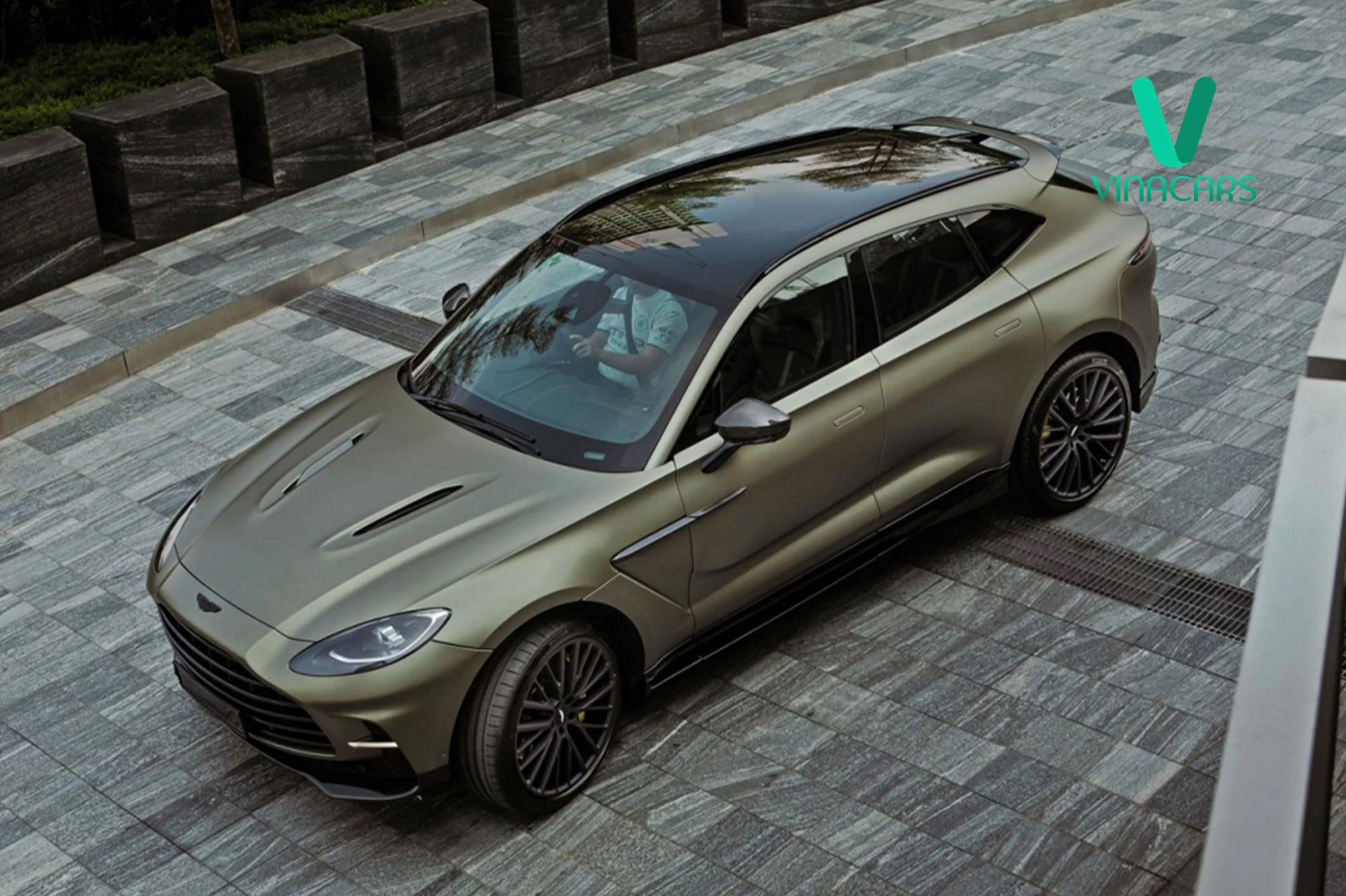 Aston Martin DBX 707 2024