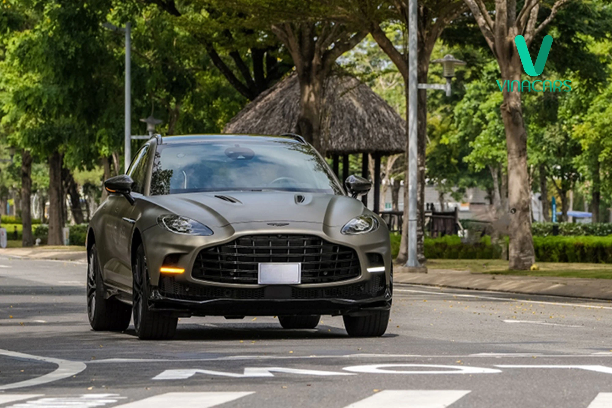 Aston Martin DBX 707 2024