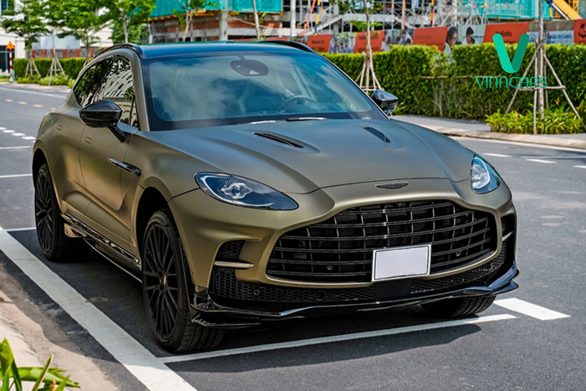 Aston Martin DBX 707 2024