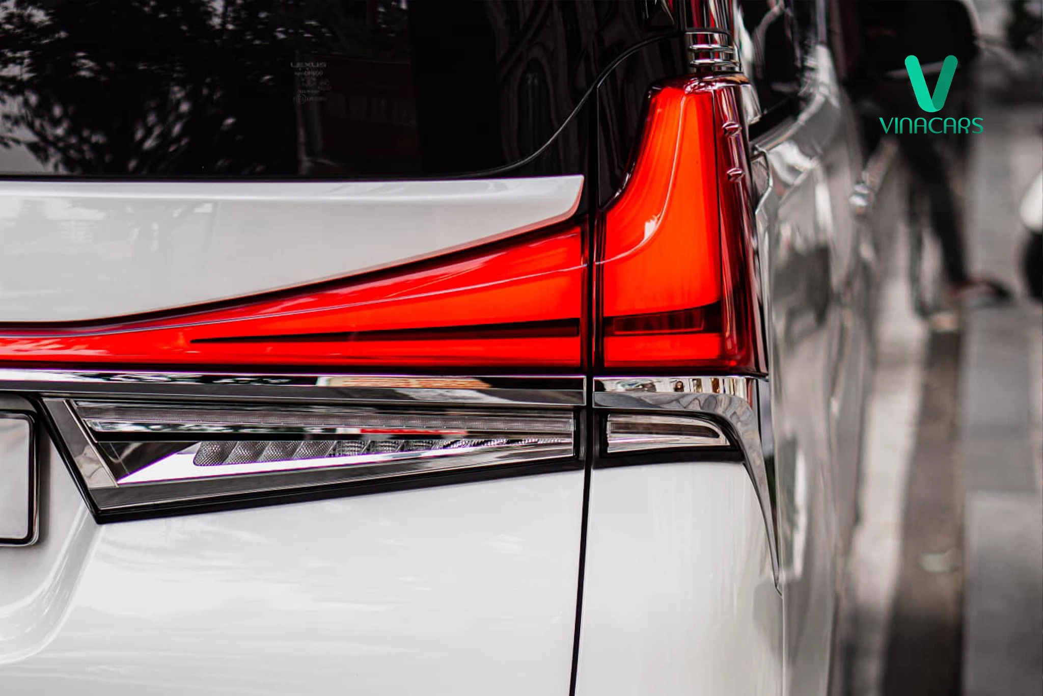 Lexus LM350 2023
