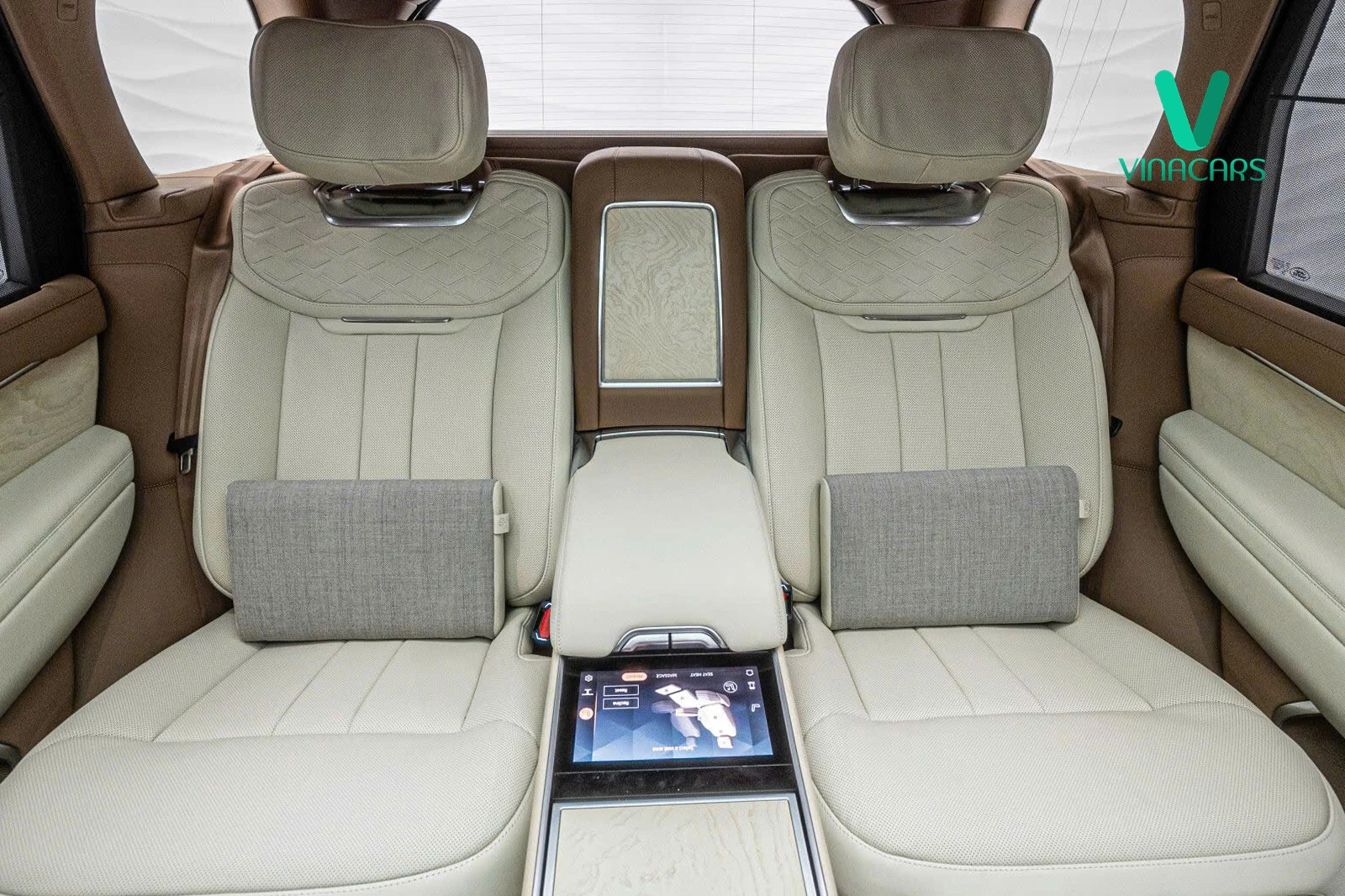 Range Rover SV  P615 2025