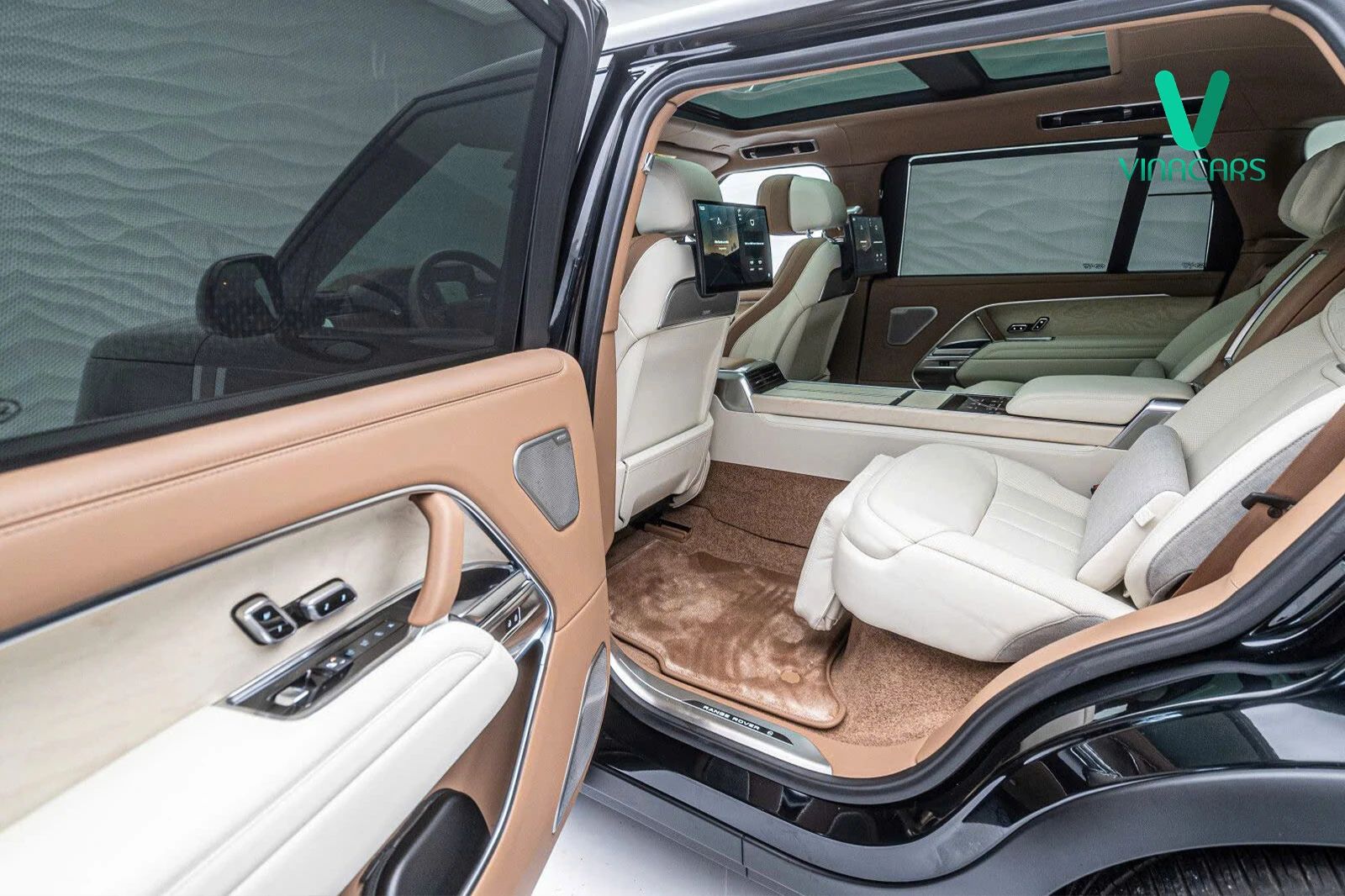 Range Rover SV  P615 2025