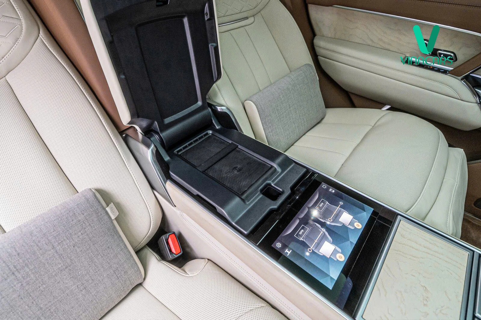 Range Rover SV  P615 2025