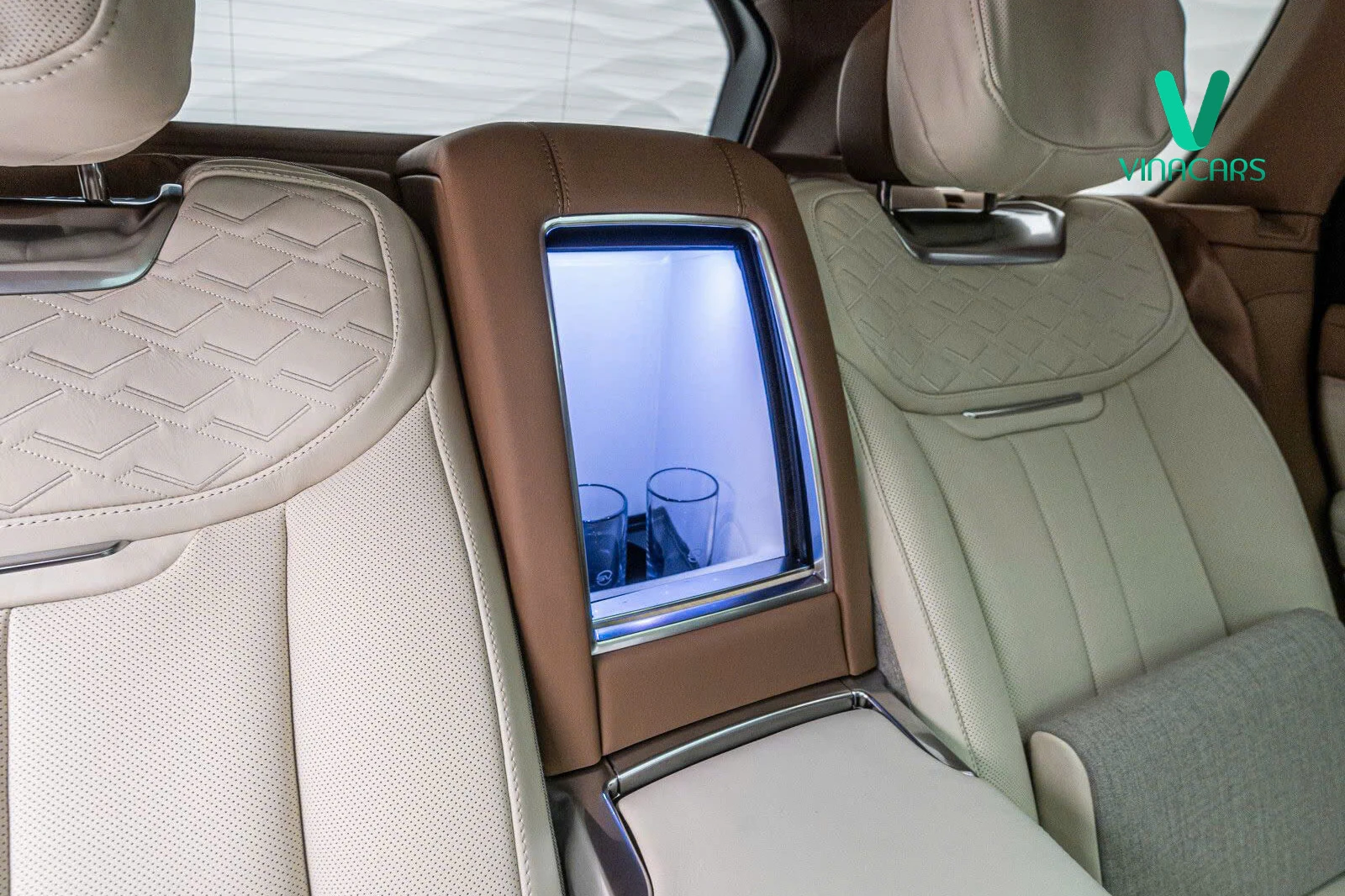 Range Rover SV  P615 2025