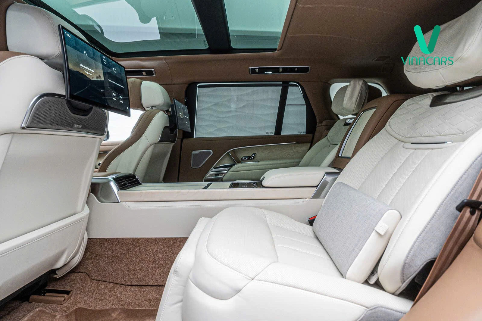 Range Rover SV  P615 2025