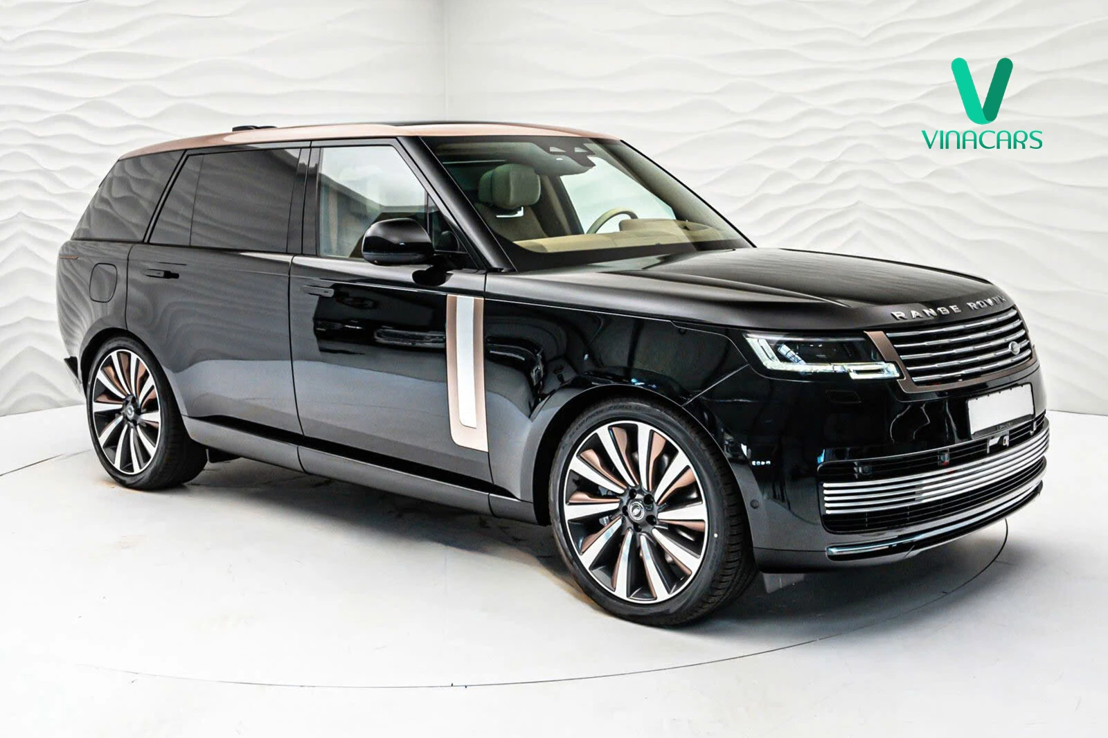 Range Rover SV  P615 2025