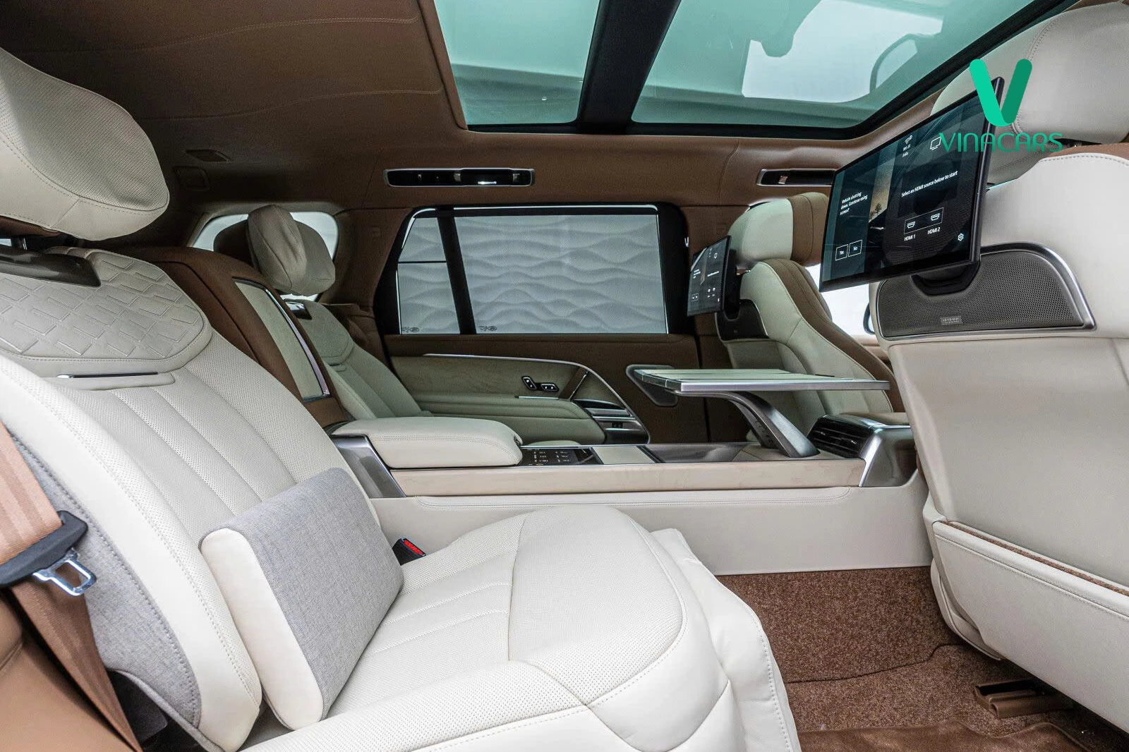 Range Rover SV  P615 2025