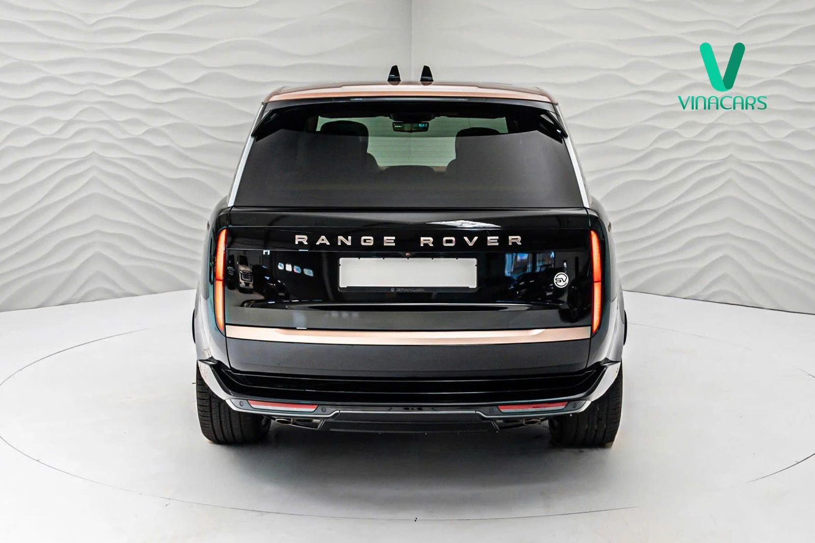 Range Rover SV  P615 2025