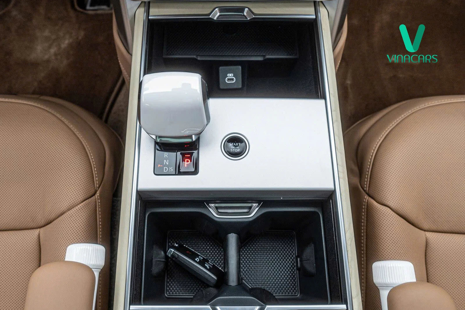 Range Rover SV  P615 2025