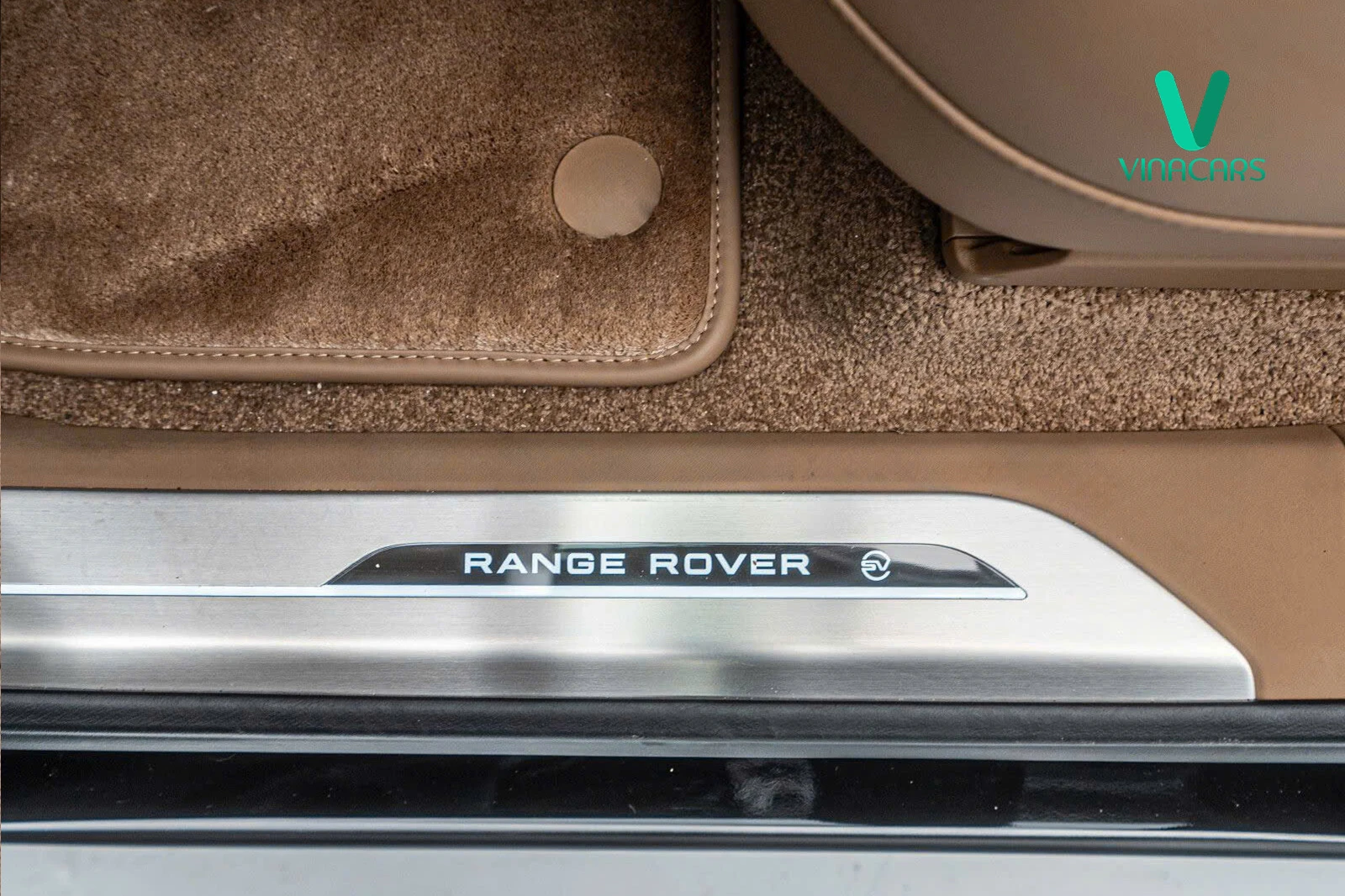 Range Rover SV  P615 2025