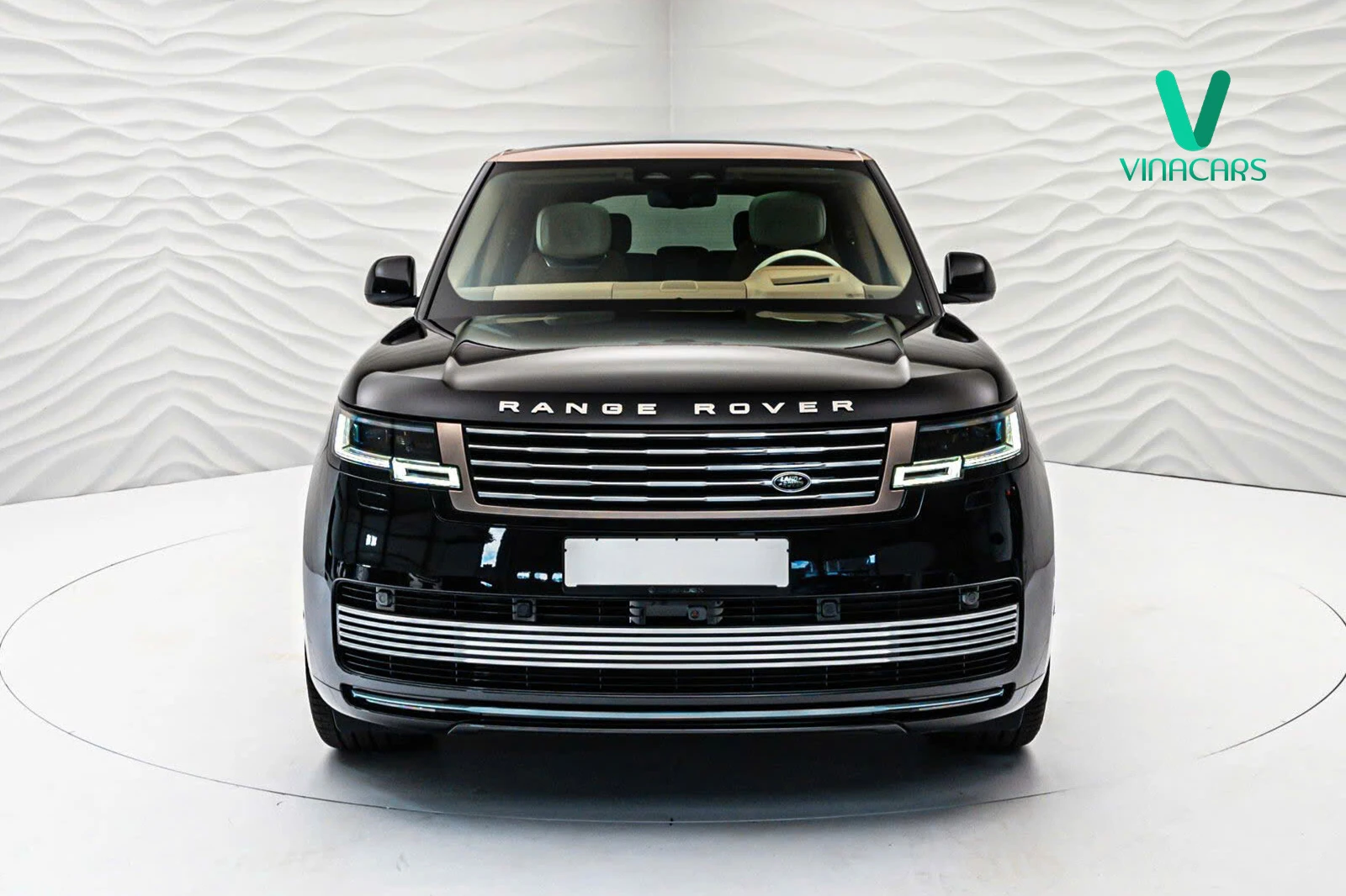Range Rover SV  P615 2025