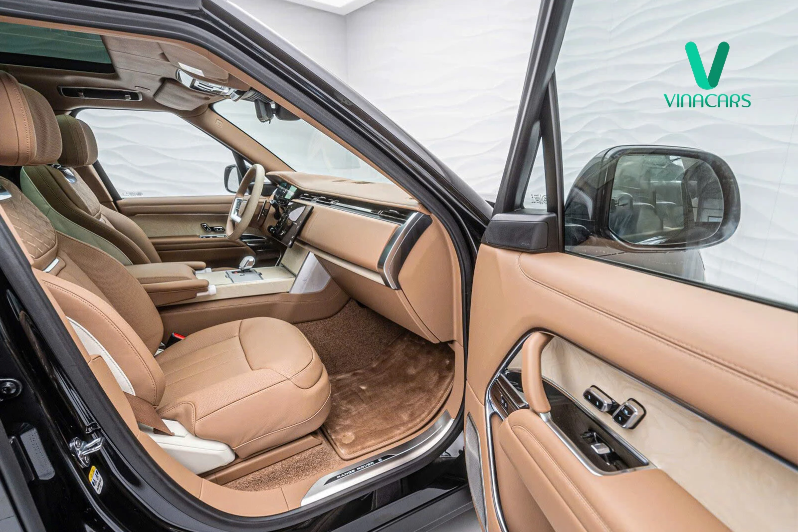 Range Rover SV  P615 2025