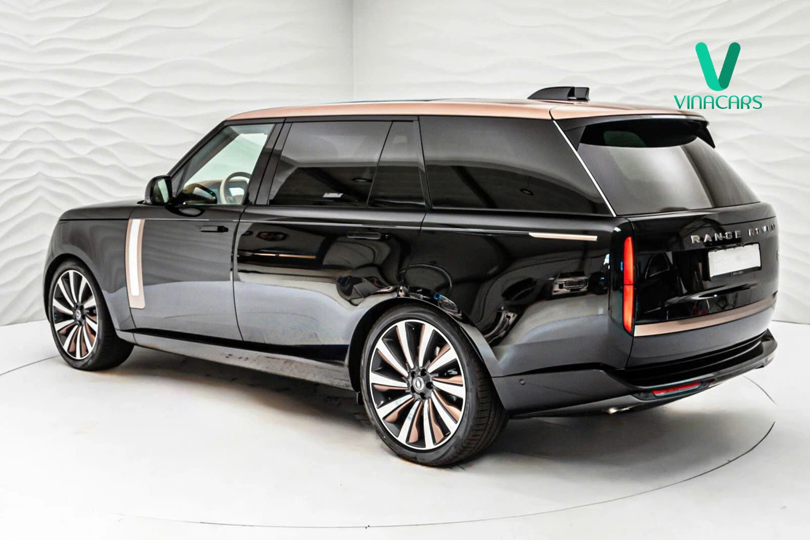 Range Rover SV  P615 2025