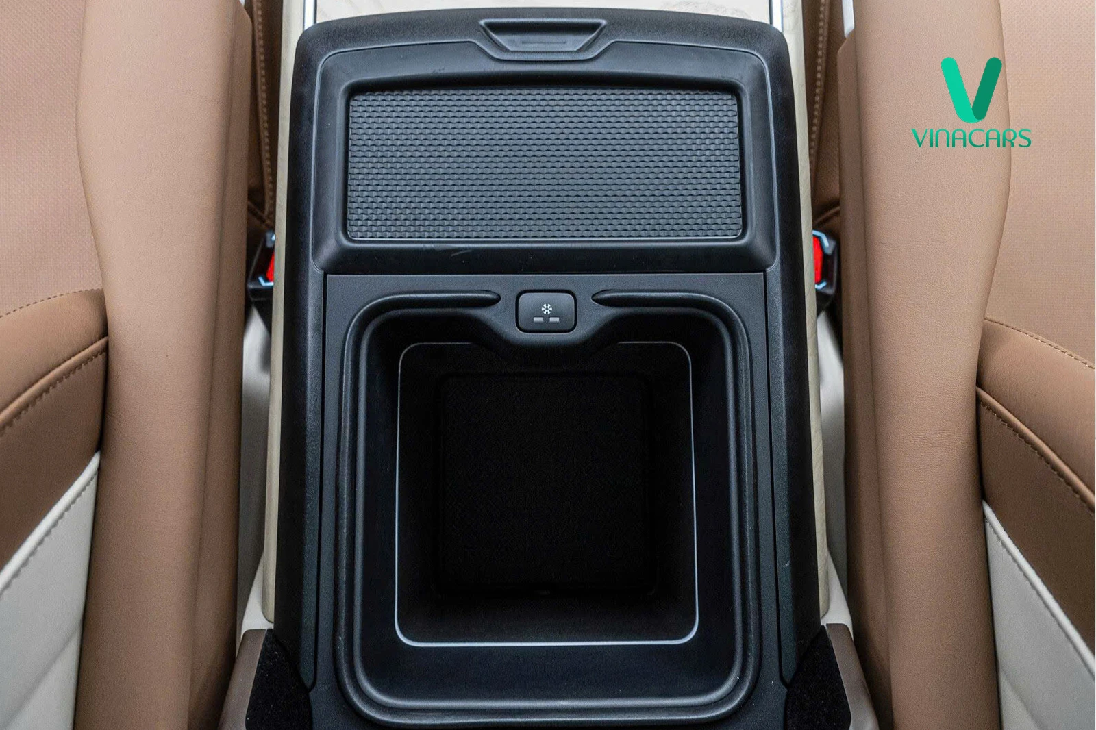 Range Rover SV  P615 2025