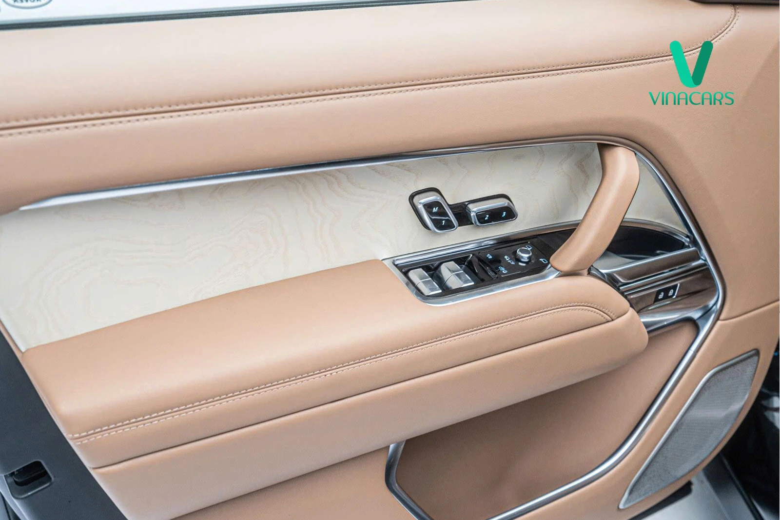 Range Rover SV  P615 2025