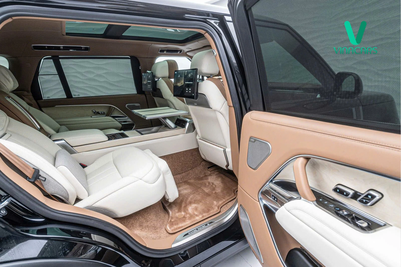 Range Rover SV  P615 2025