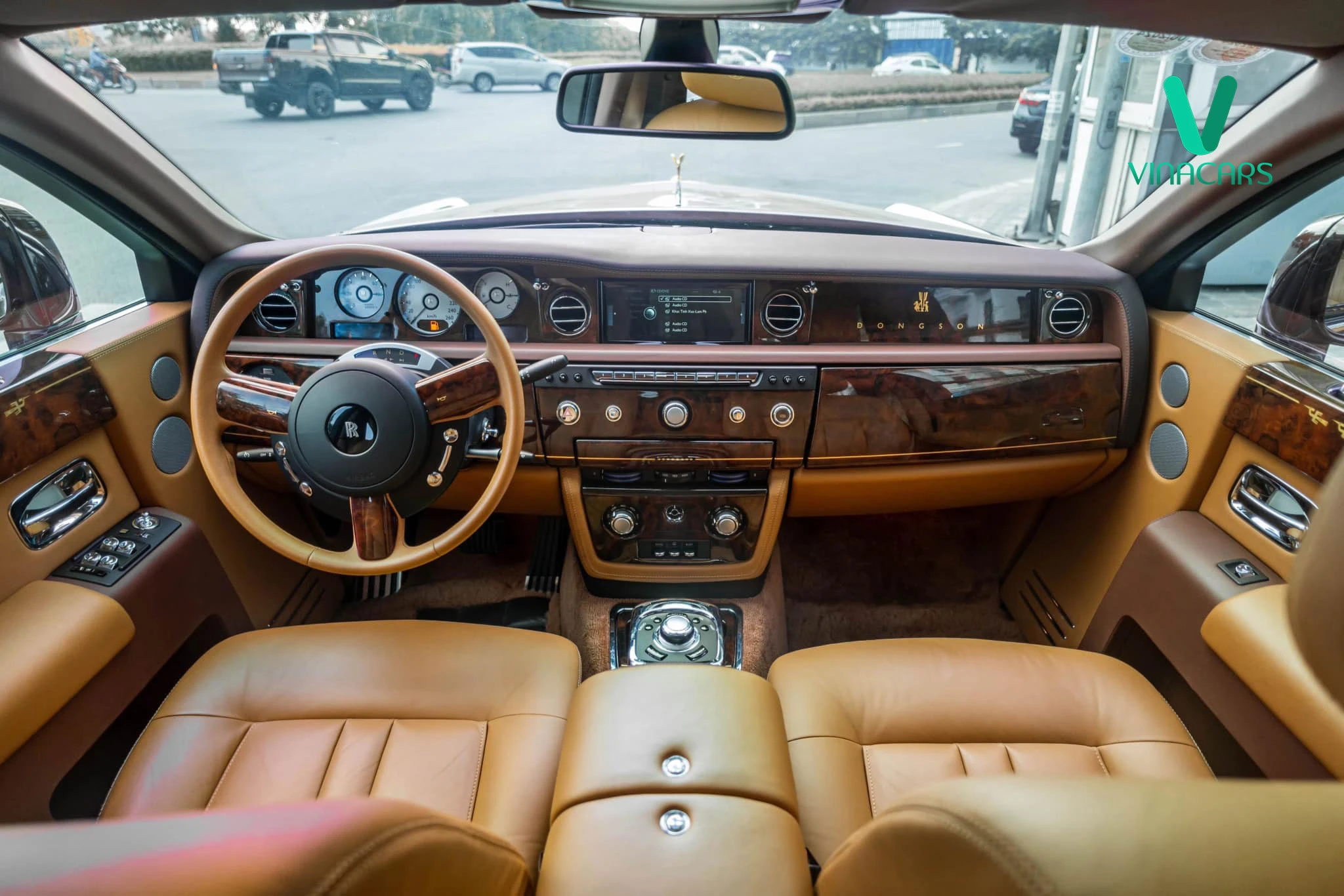 Rolls Royce Phantom Dong Son Collection EWB 2015