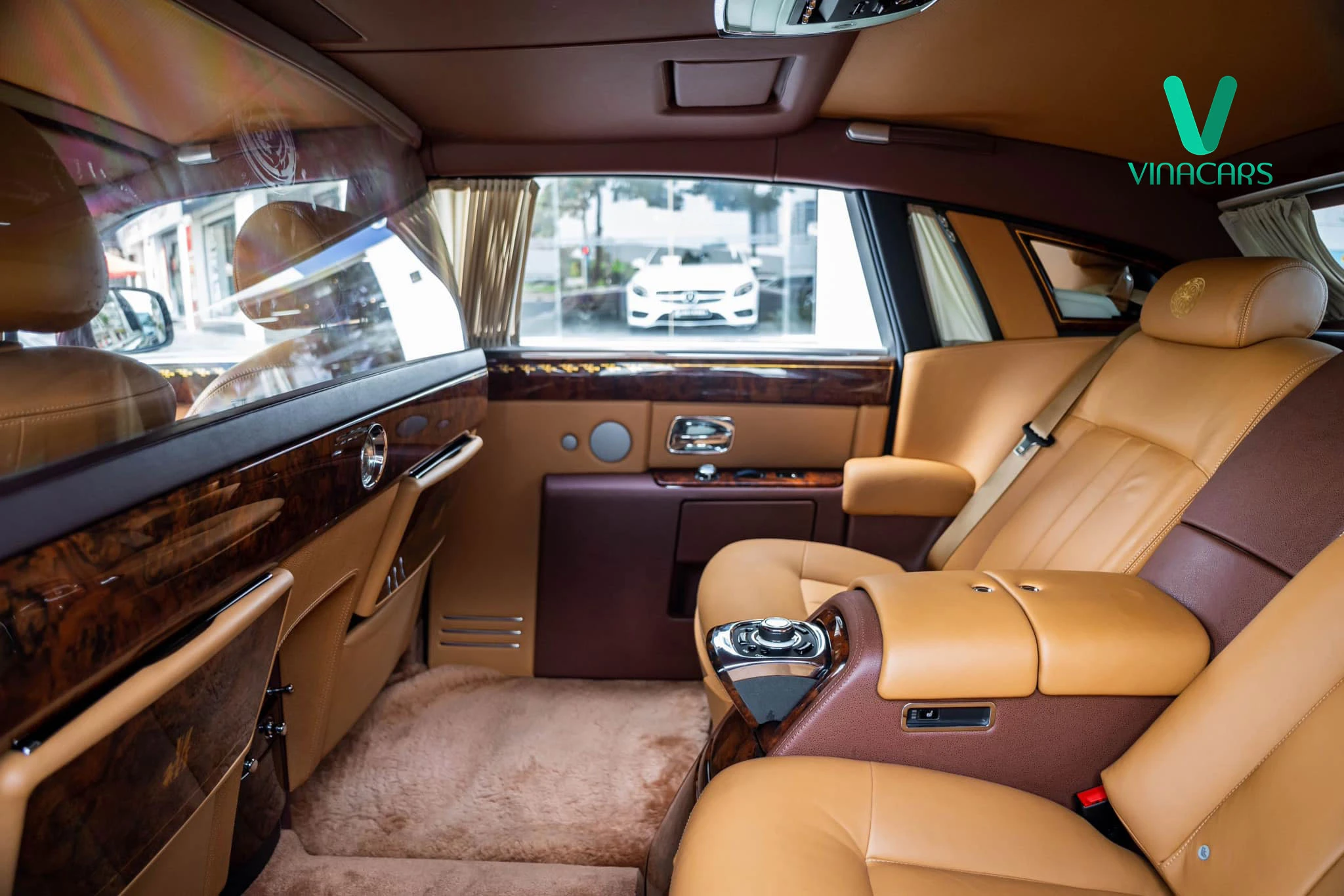 Rolls Royce Phantom Dong Son Collection EWB 2015