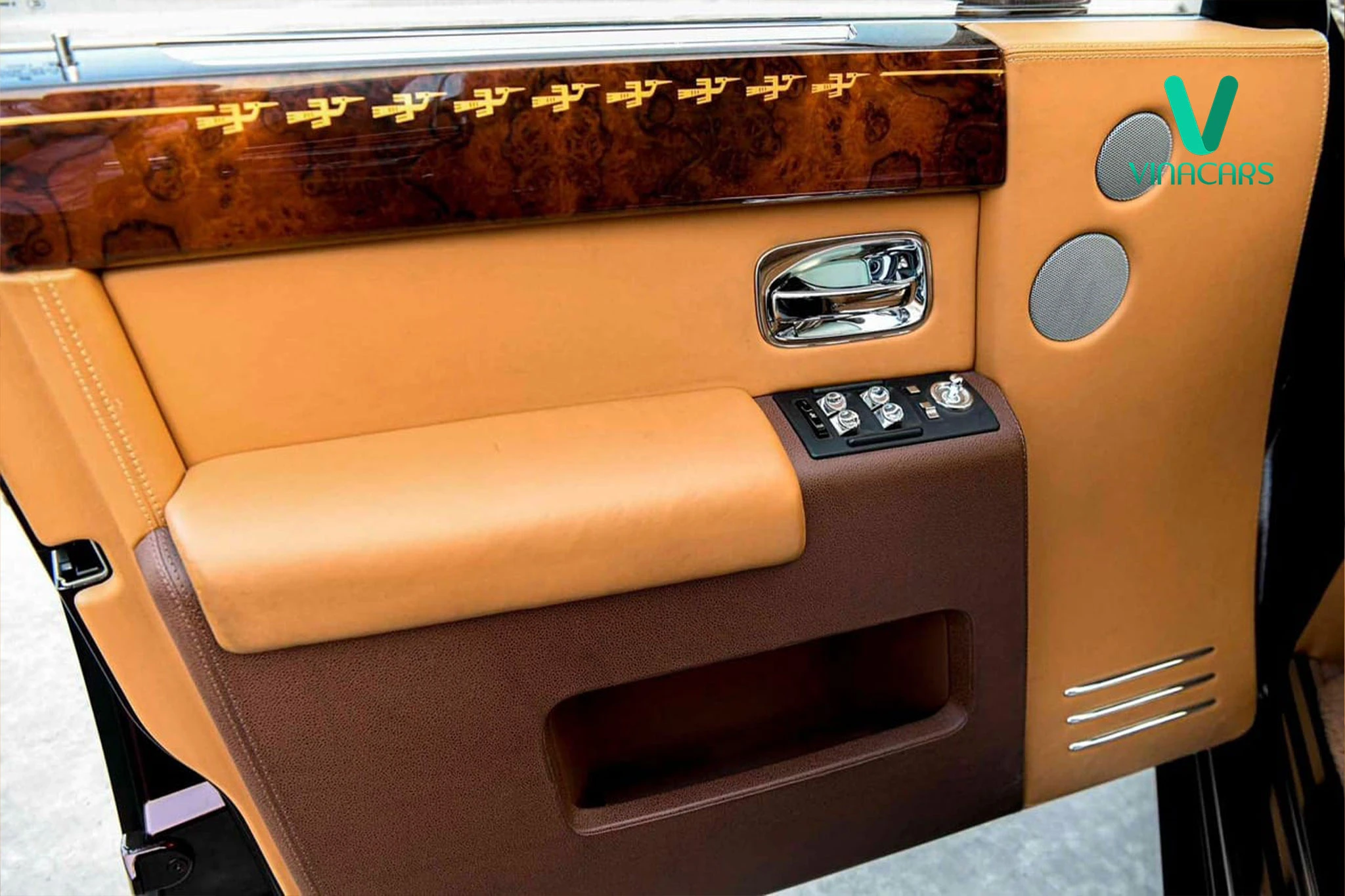 Rolls Royce Phantom Dong Son Collection EWB 2015