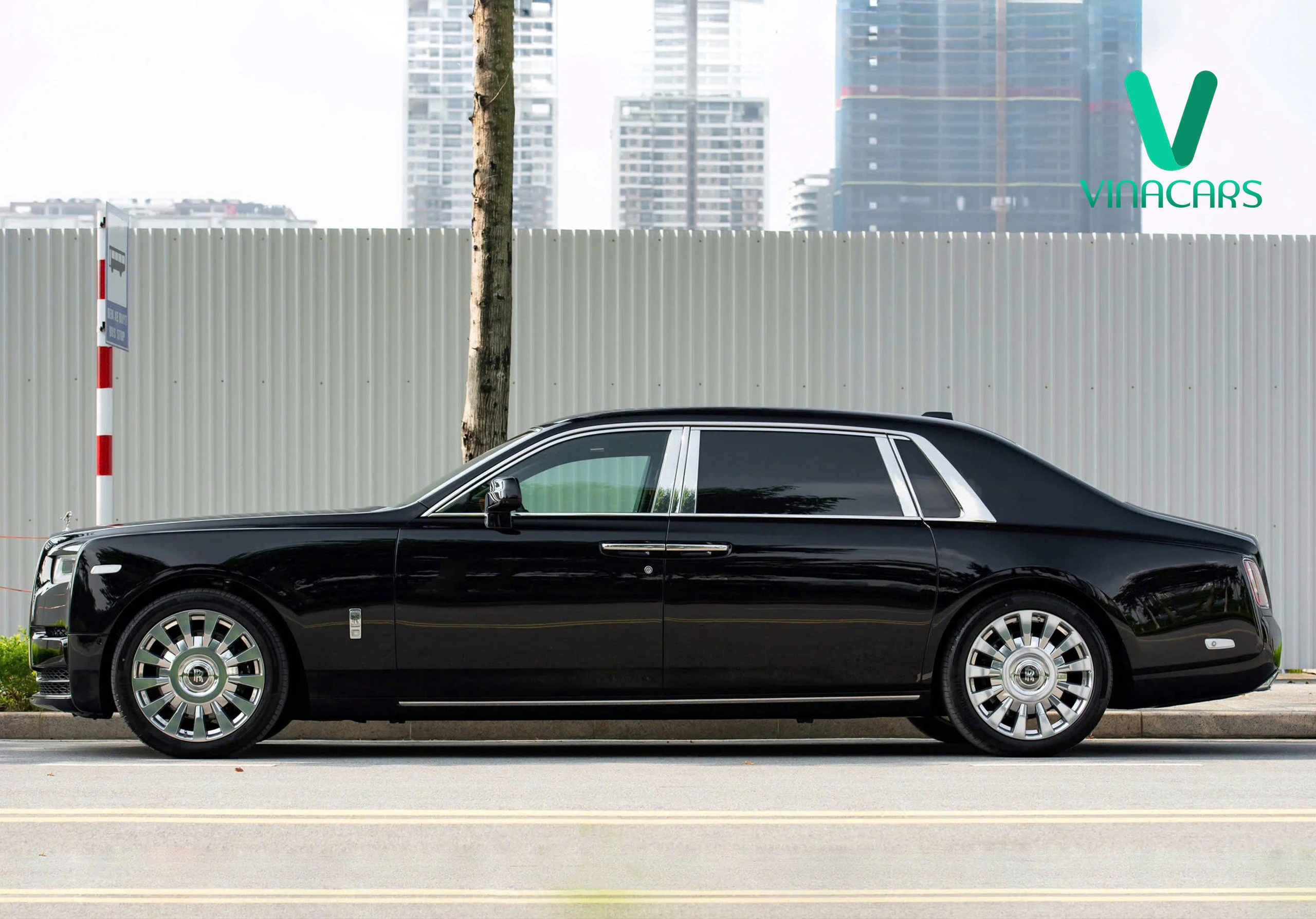 Rolls Royce Phantom VIII EWB 2024