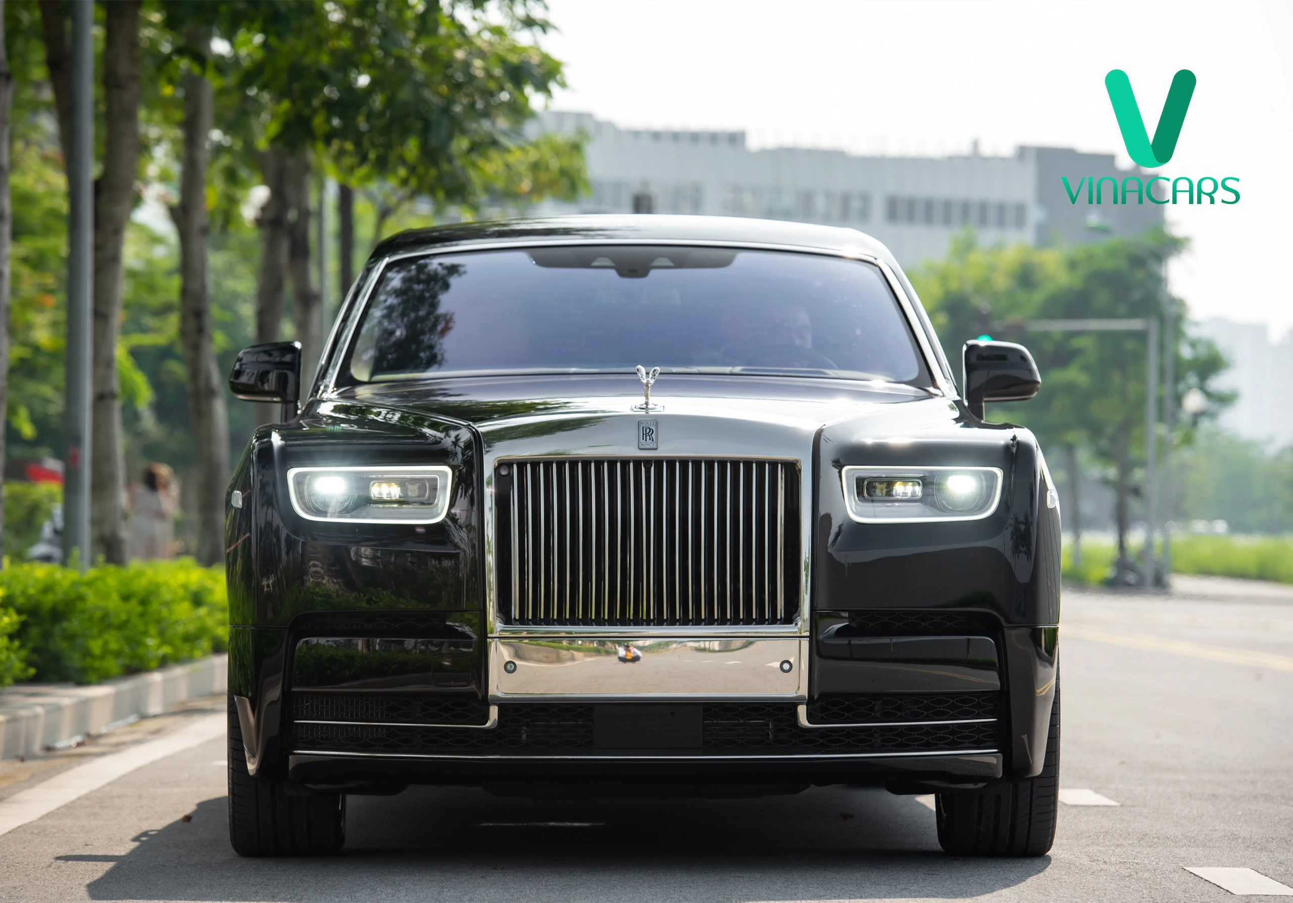 Rolls Royce Phantom VIII EWB 2024