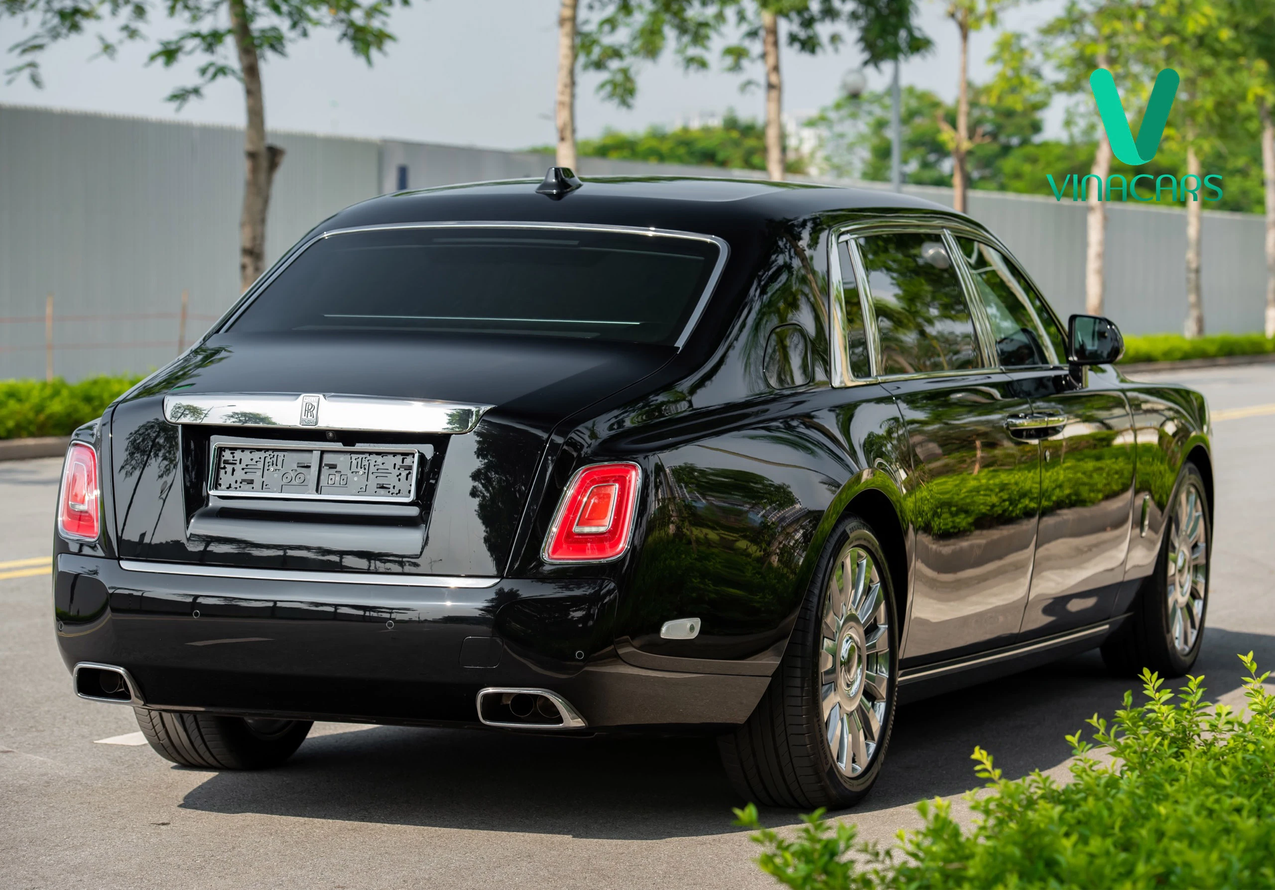 Rolls Royce Phantom VIII EWB 2024