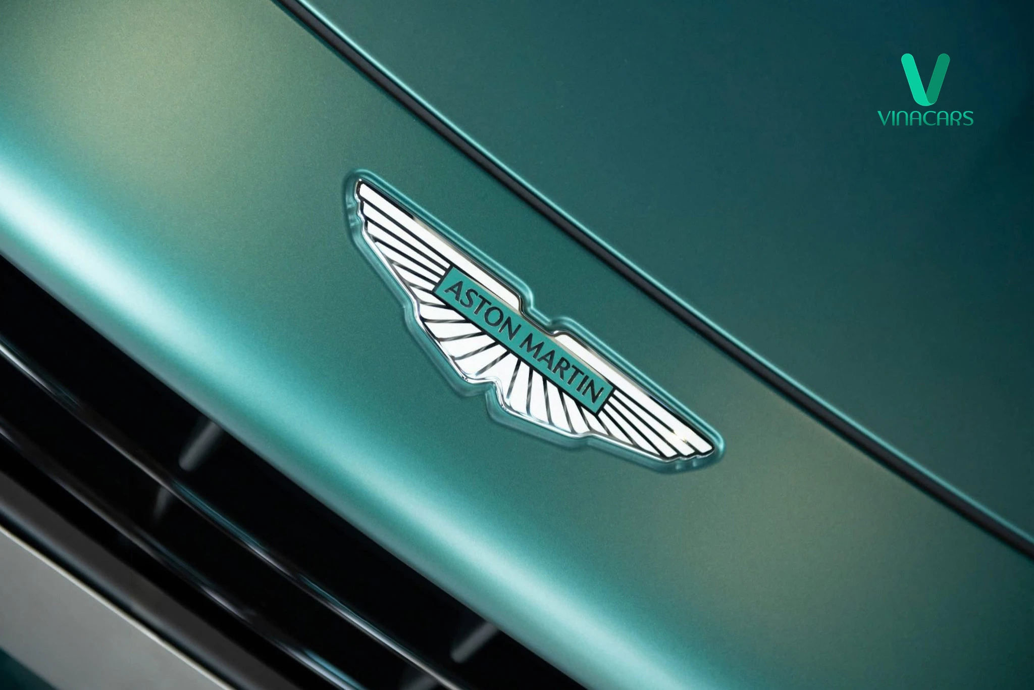 Aston Martin DB12 Model 2025