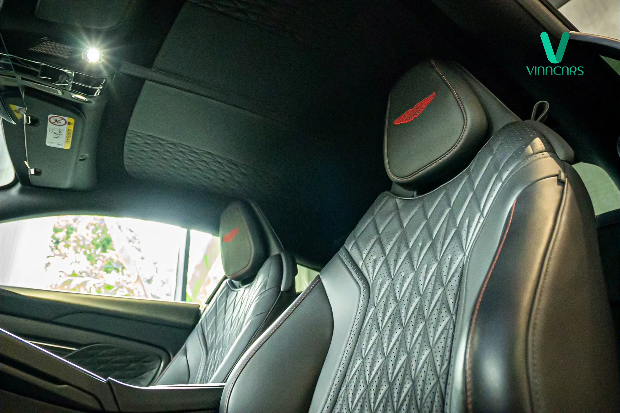 Aston Martin DB12 Model 2025