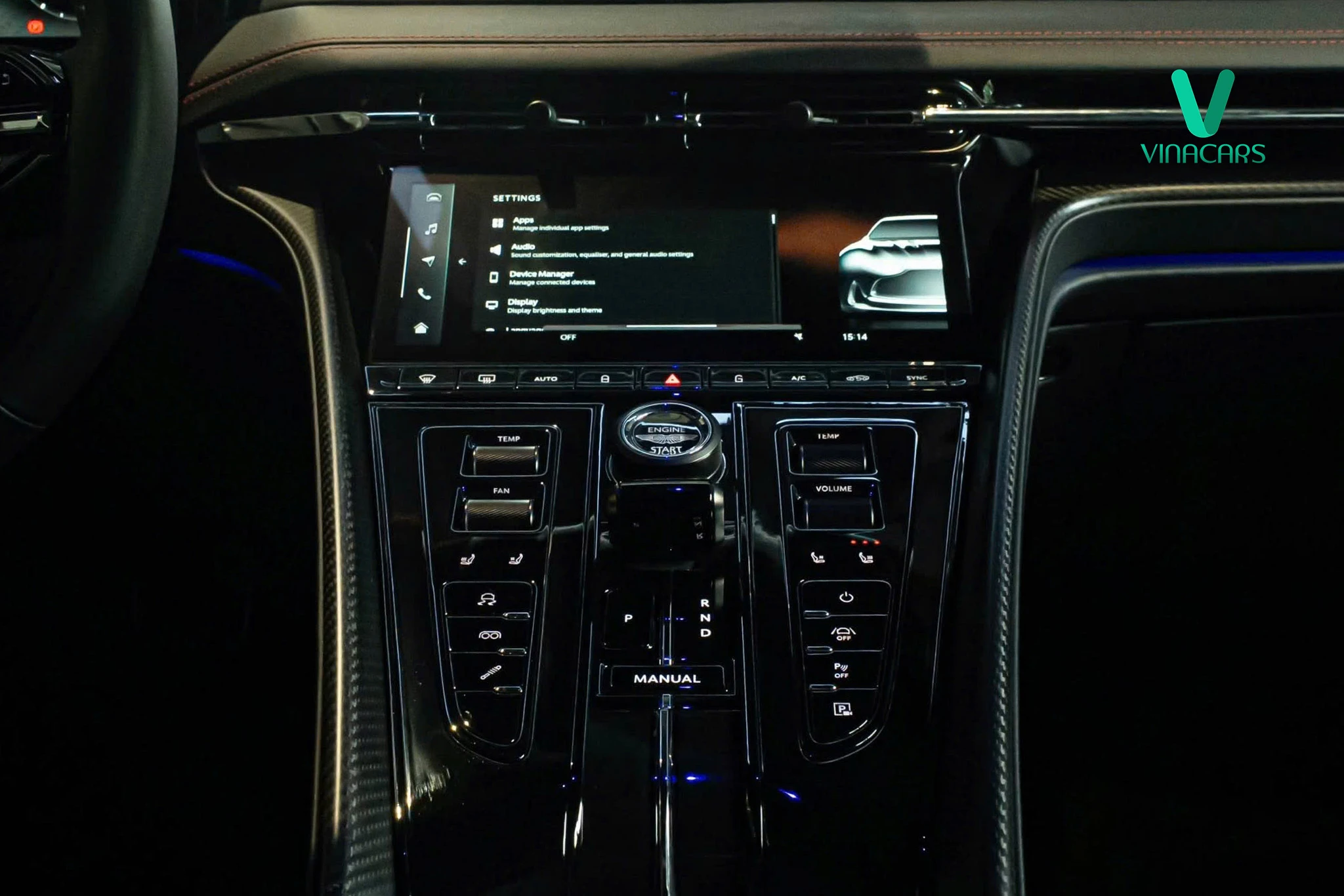 Aston Martin DB12 Model 2025