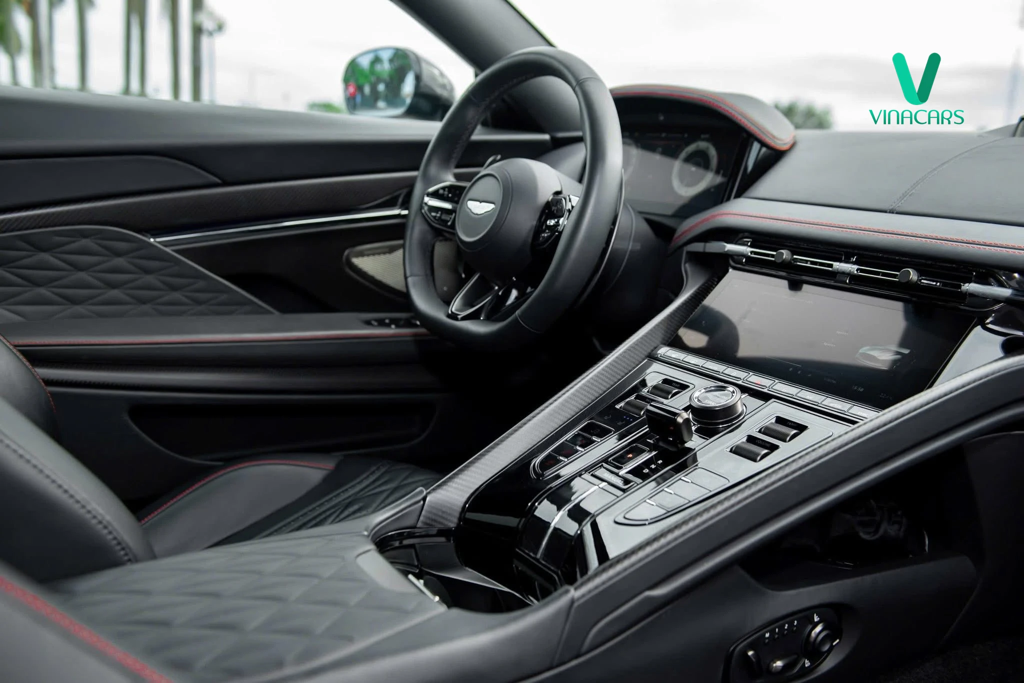 Aston Martin DB12 Model 2025