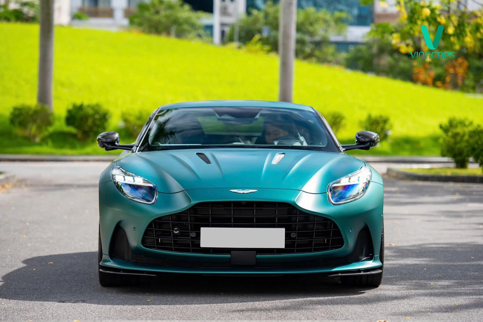 Aston Martin DB12 Model 2025