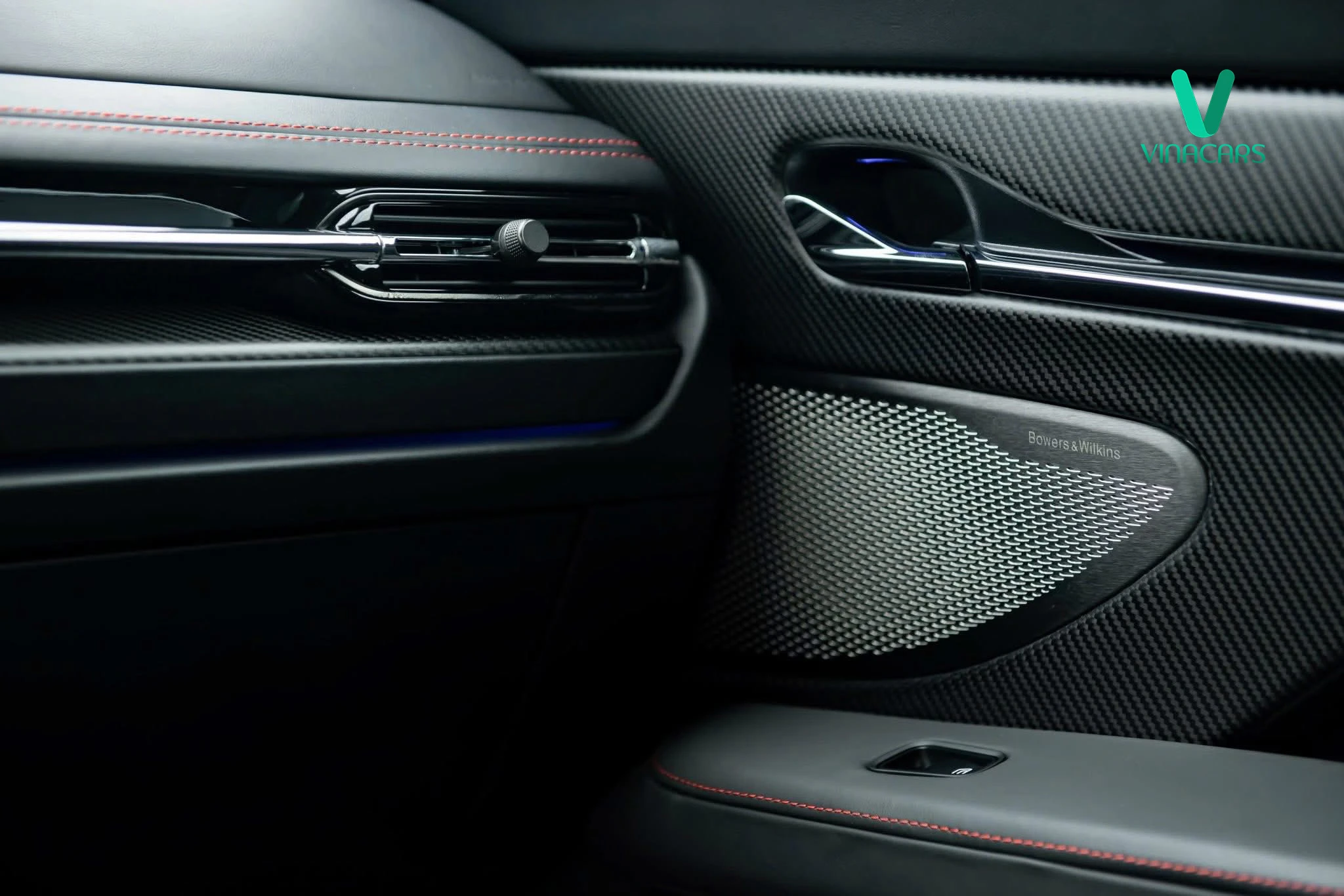 Aston Martin DB12 Model 2025