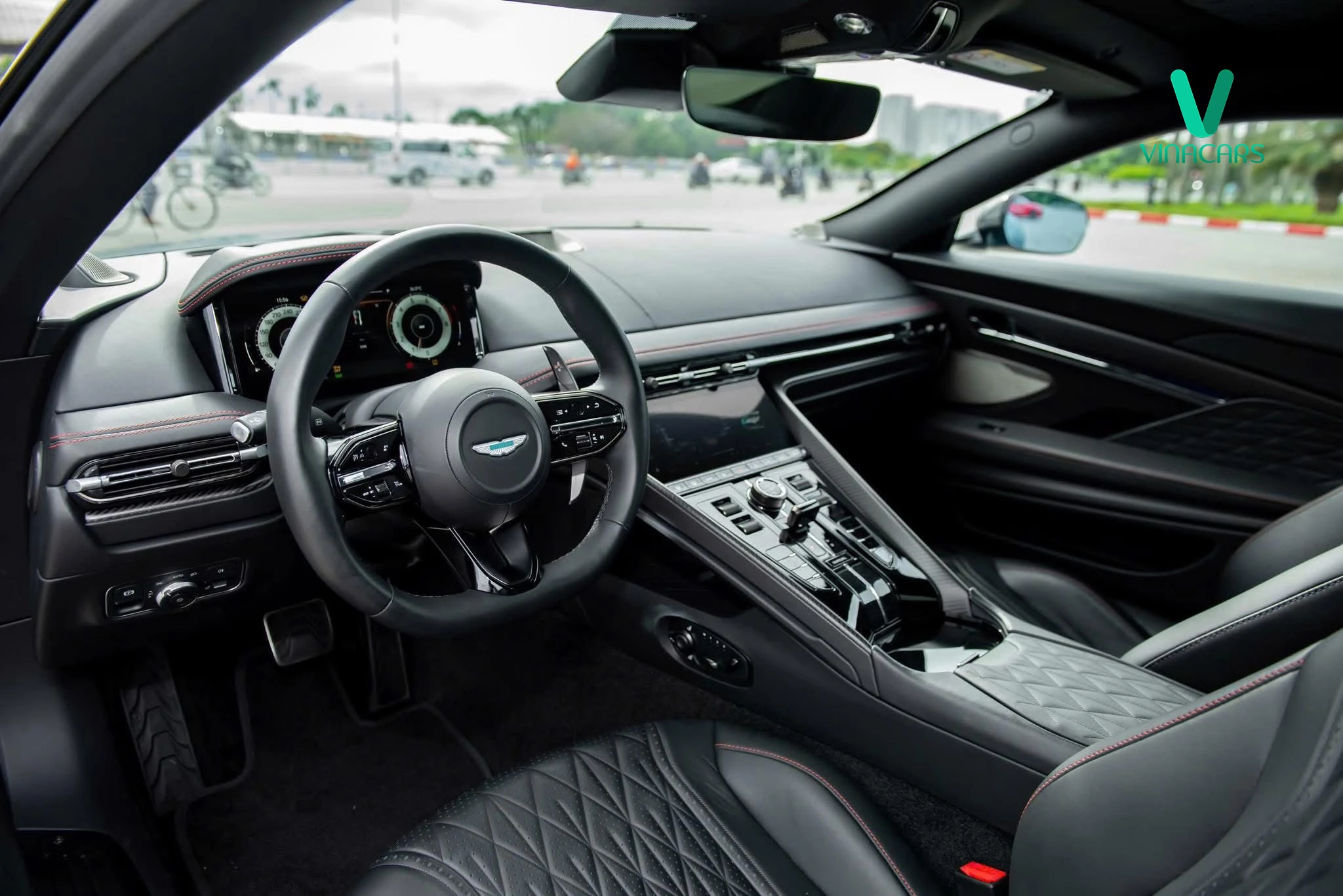 Aston Martin DB12 Model 2025