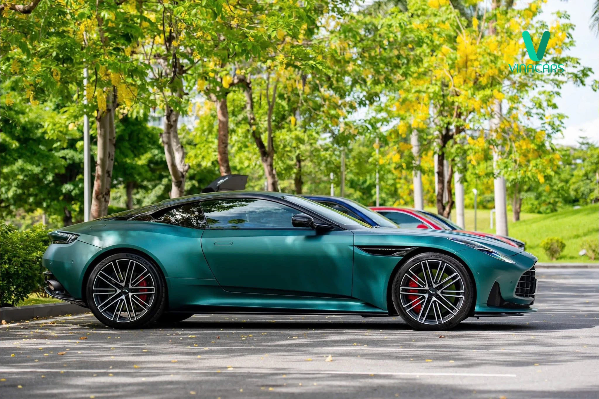 Aston Martin DB12 Model 2025