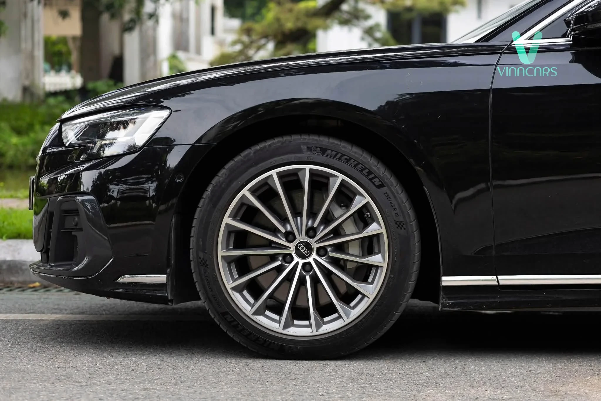 Audi A8L 55 TFSI 2022