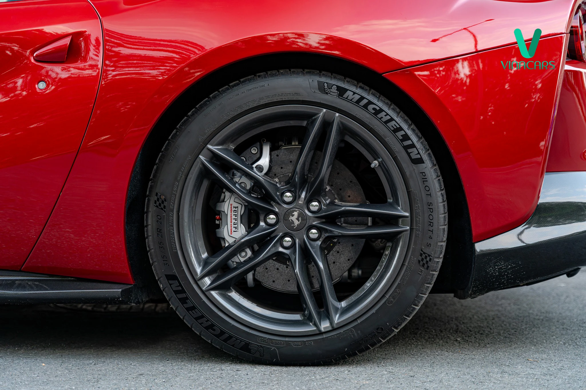 Ferrari 812 GTS 2023